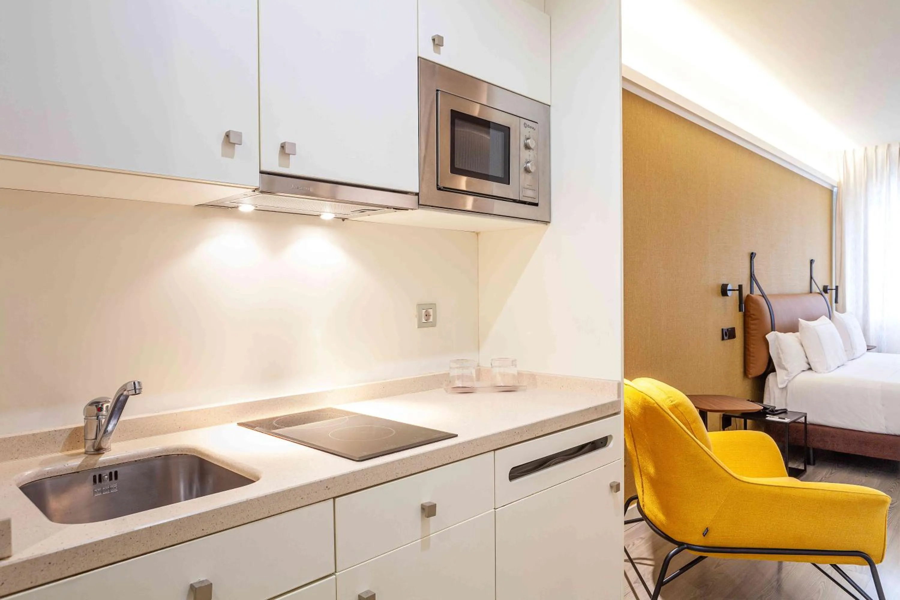 Photo of the whole room, Bed in Suites Viena Plaza de España