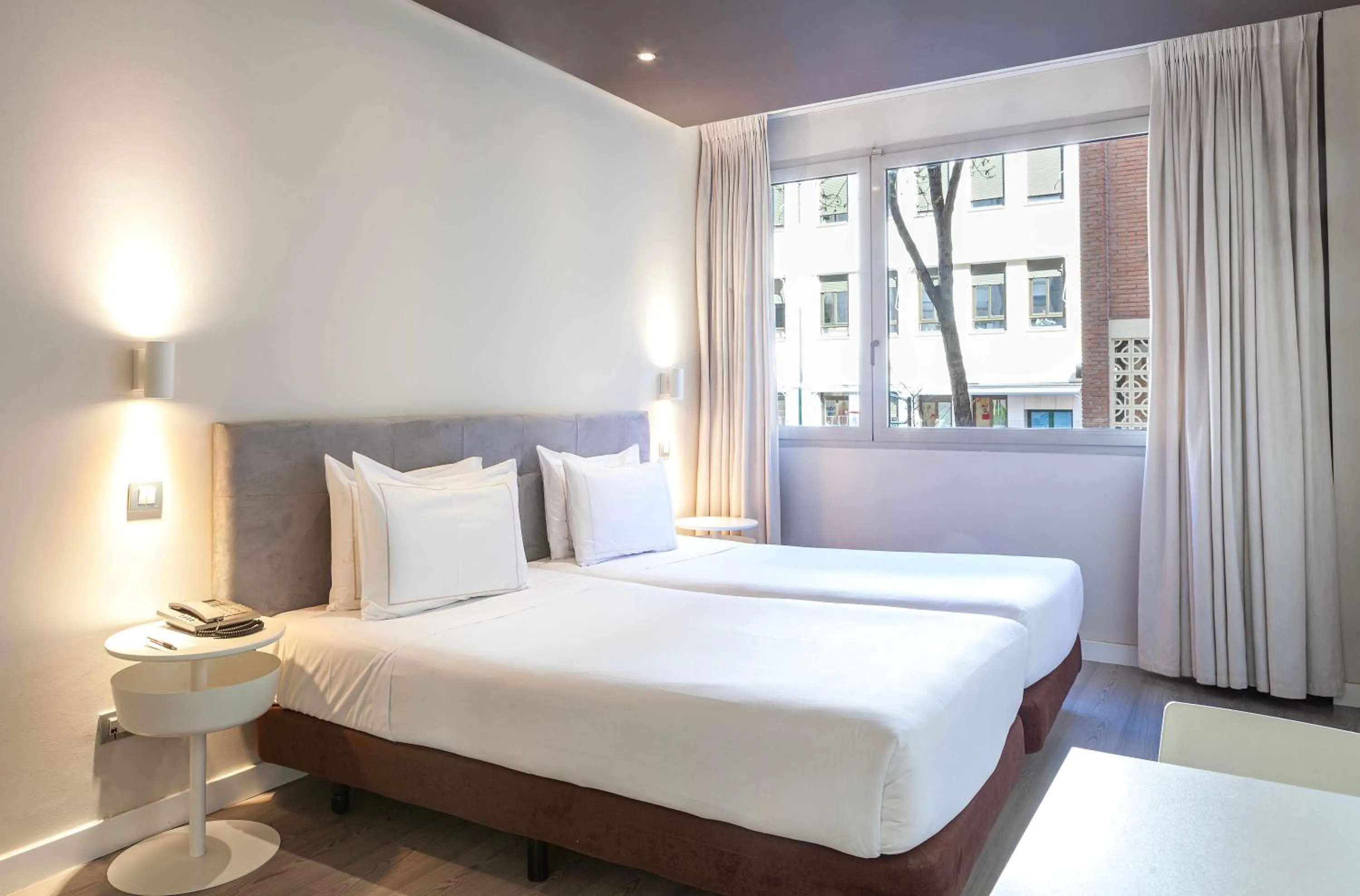 Bed in Suites Viena Plaza de España