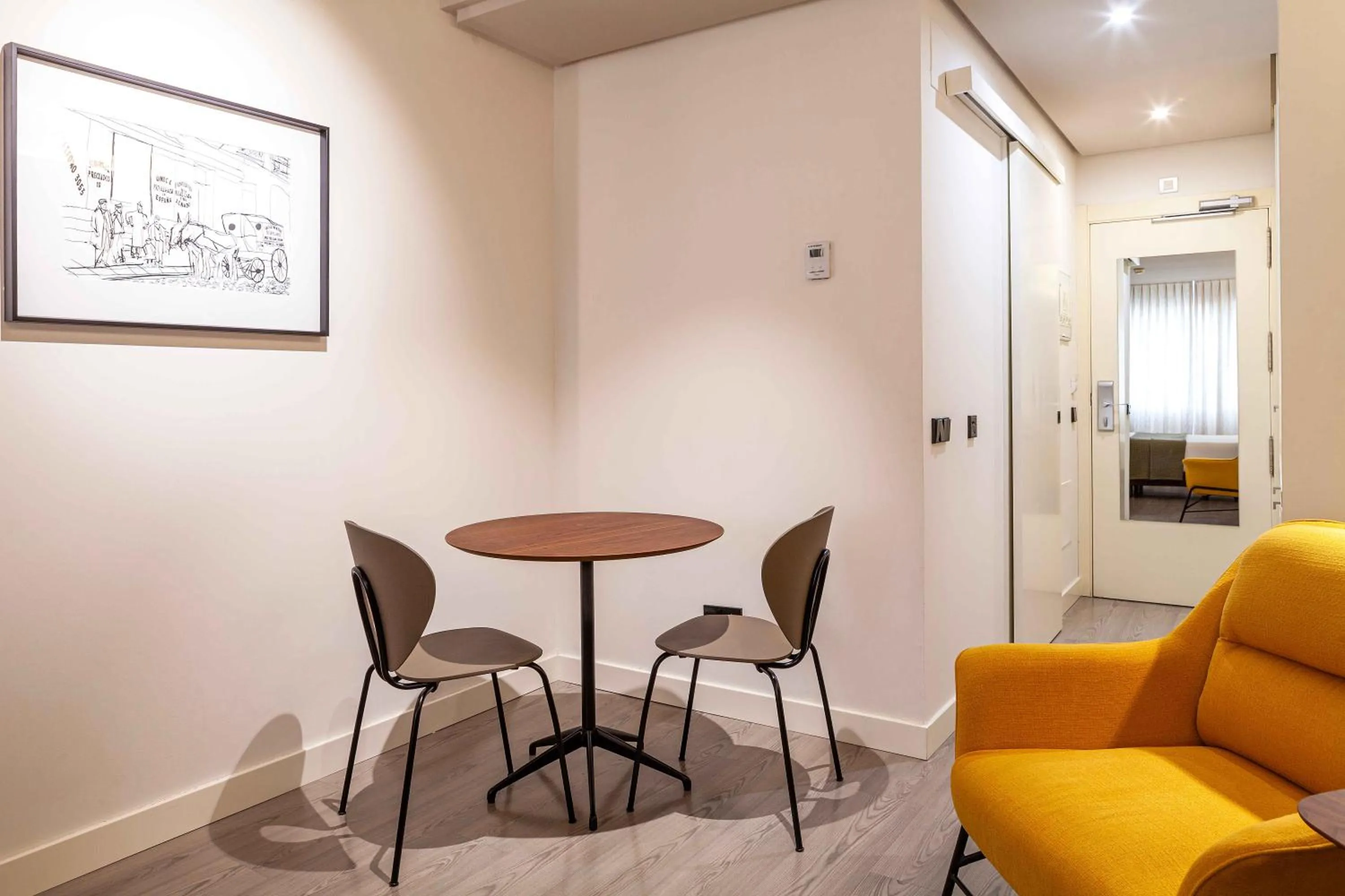 Seating area in Suites Viena Plaza de España