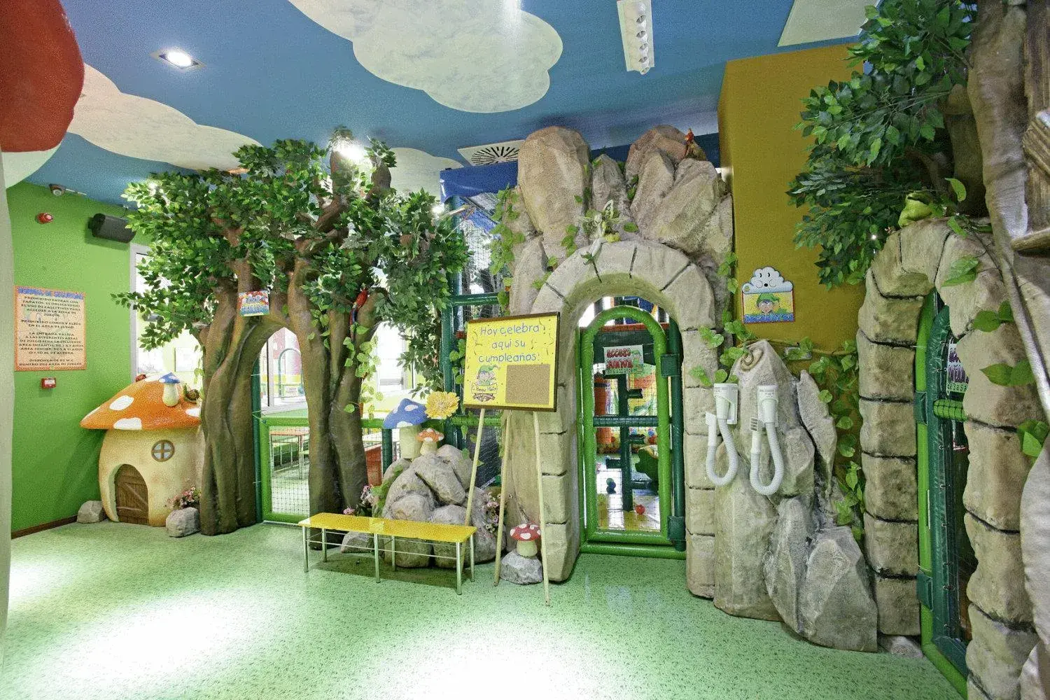 Facade/entrance in BS Capitulaciones Facade/entrance in BS Capitulaciones