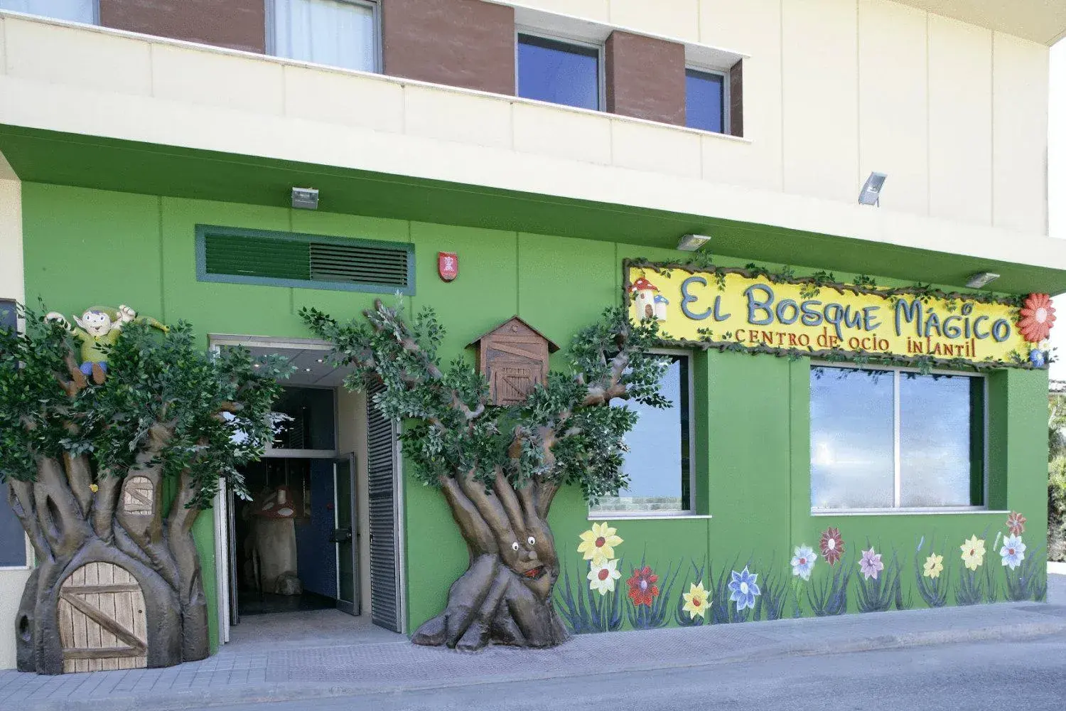 Facade/entrance in BS Capitulaciones Facade/entrance in BS Capitulaciones