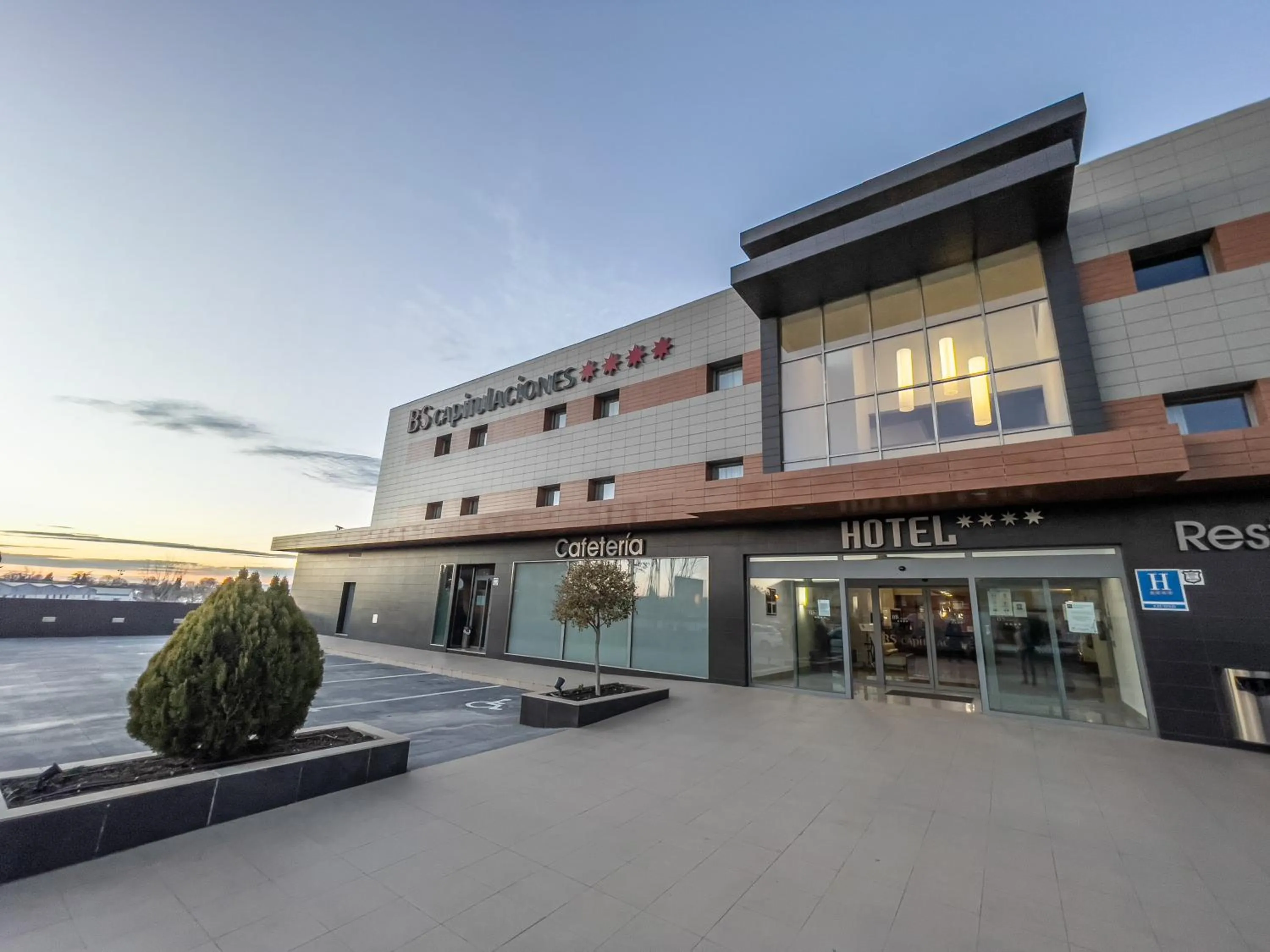 Facade/entrance in BS Capitulaciones