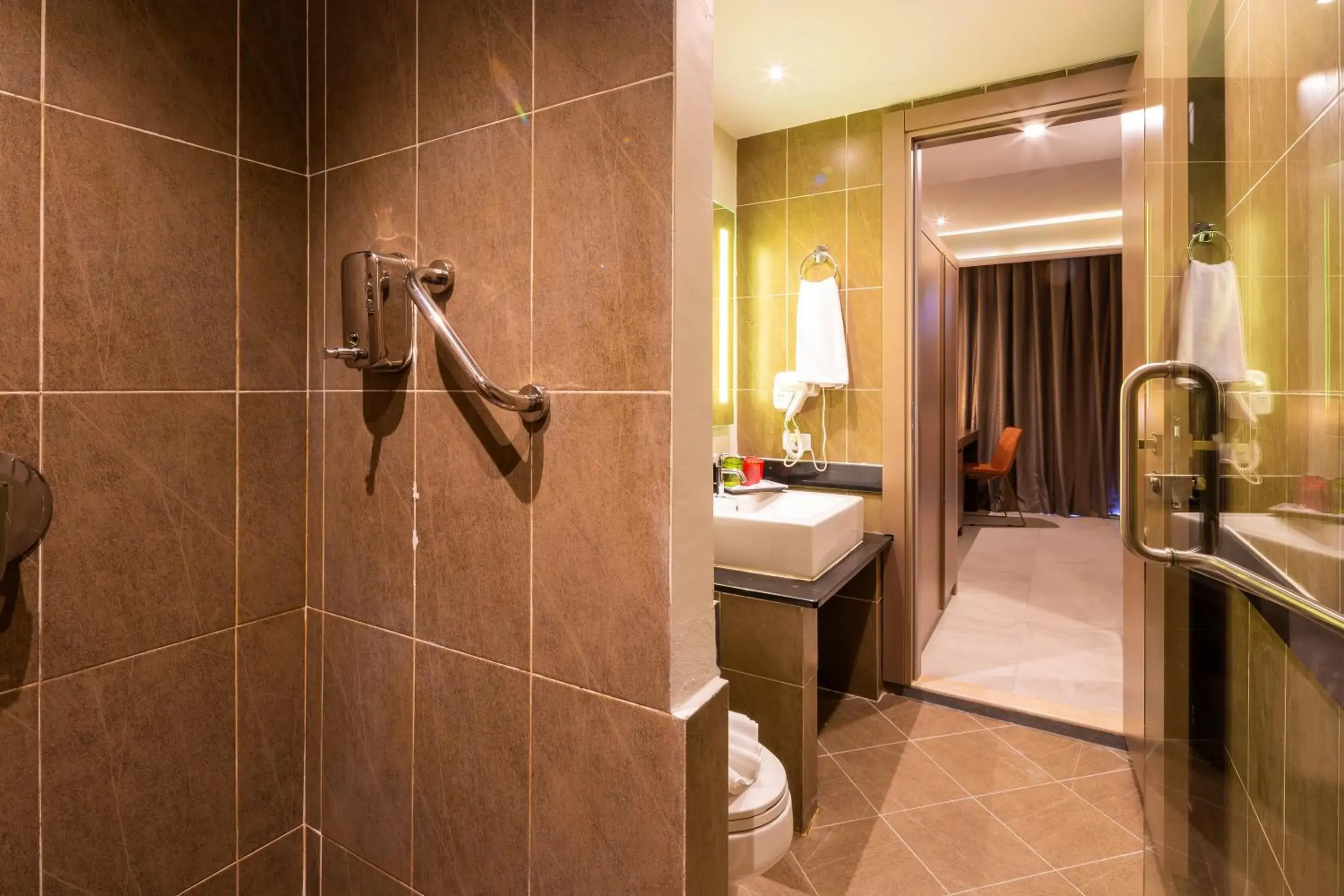 Shower, Bed in Tuana Hotels Casa Del Sol Shower, Bed in Tuana Hotels Casa Del Sol