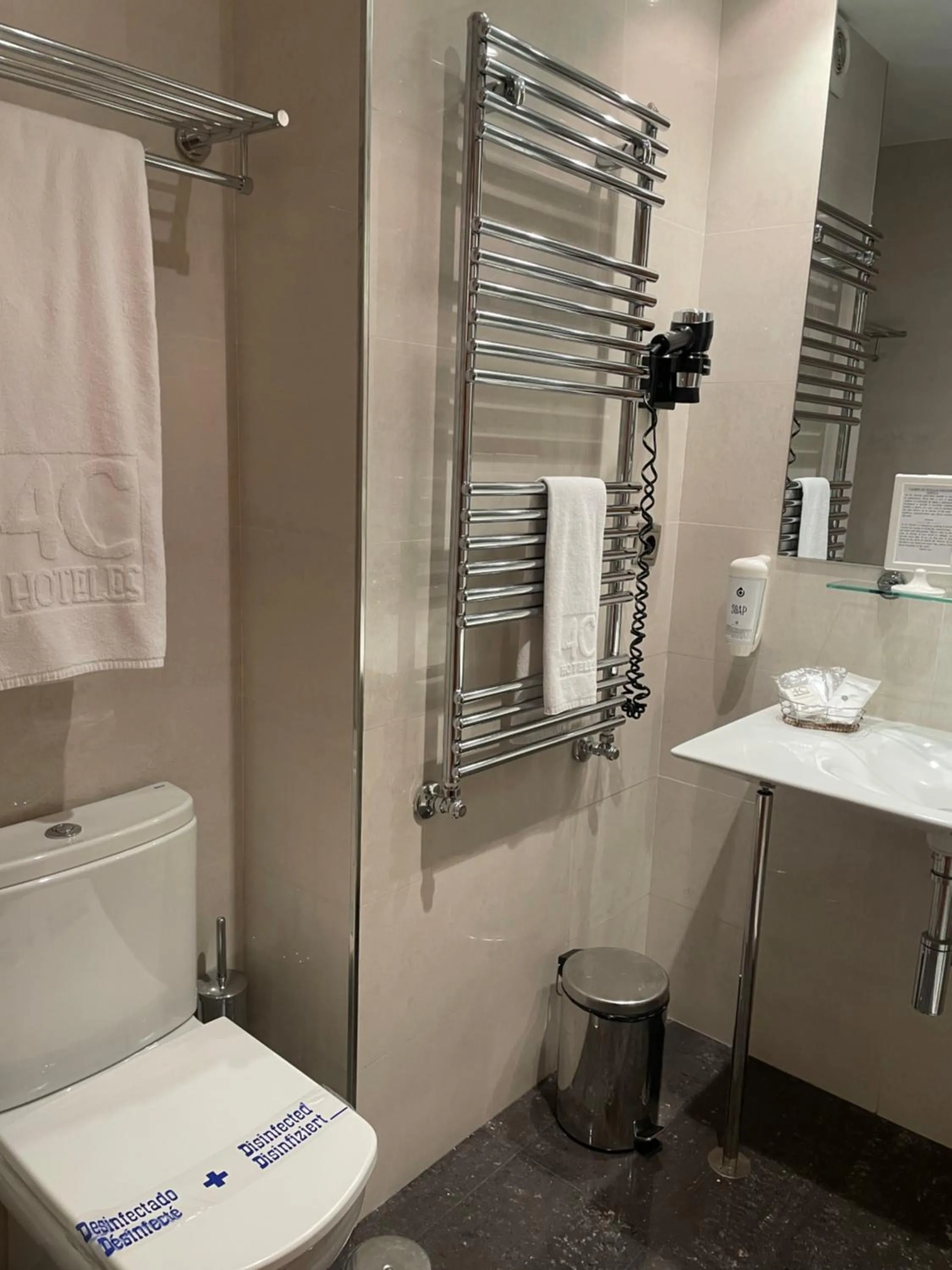 Bathroom in 4C Bravo Murillo