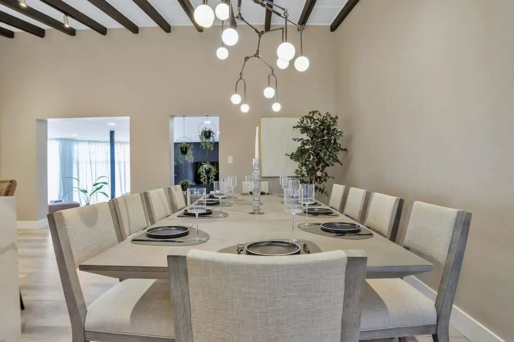 Stunning 2 Story Villa with Pool