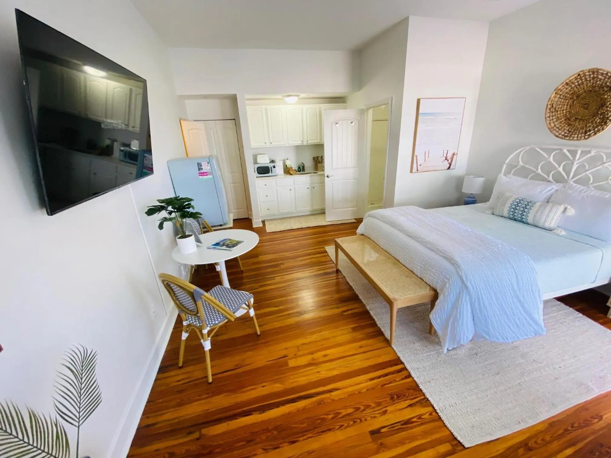 Bed in La Tortuga Historic Pass A Grille St Pete Beach 7