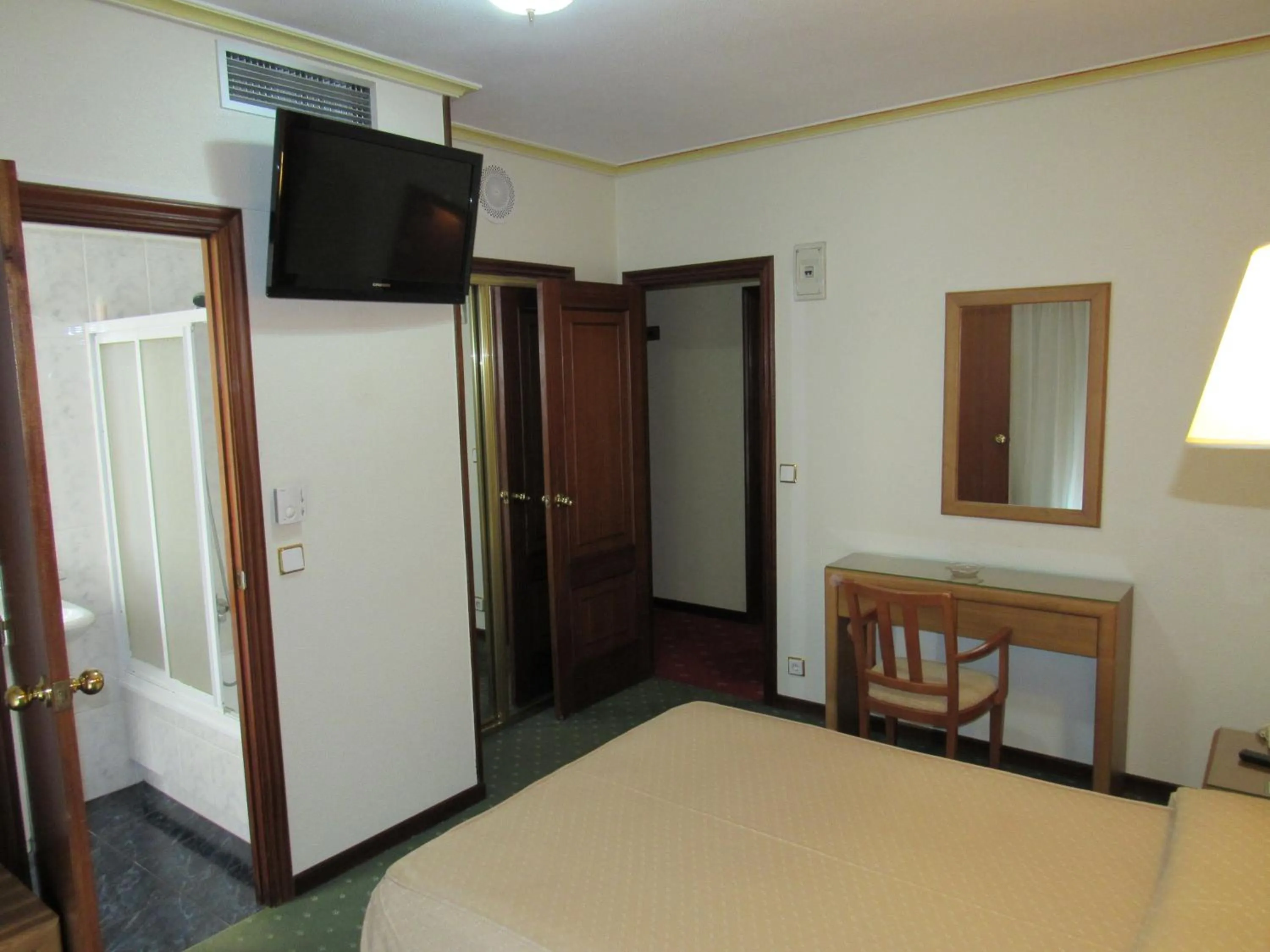 Bedroom, Bed in Hotel Virgen del Camino Pontevedra