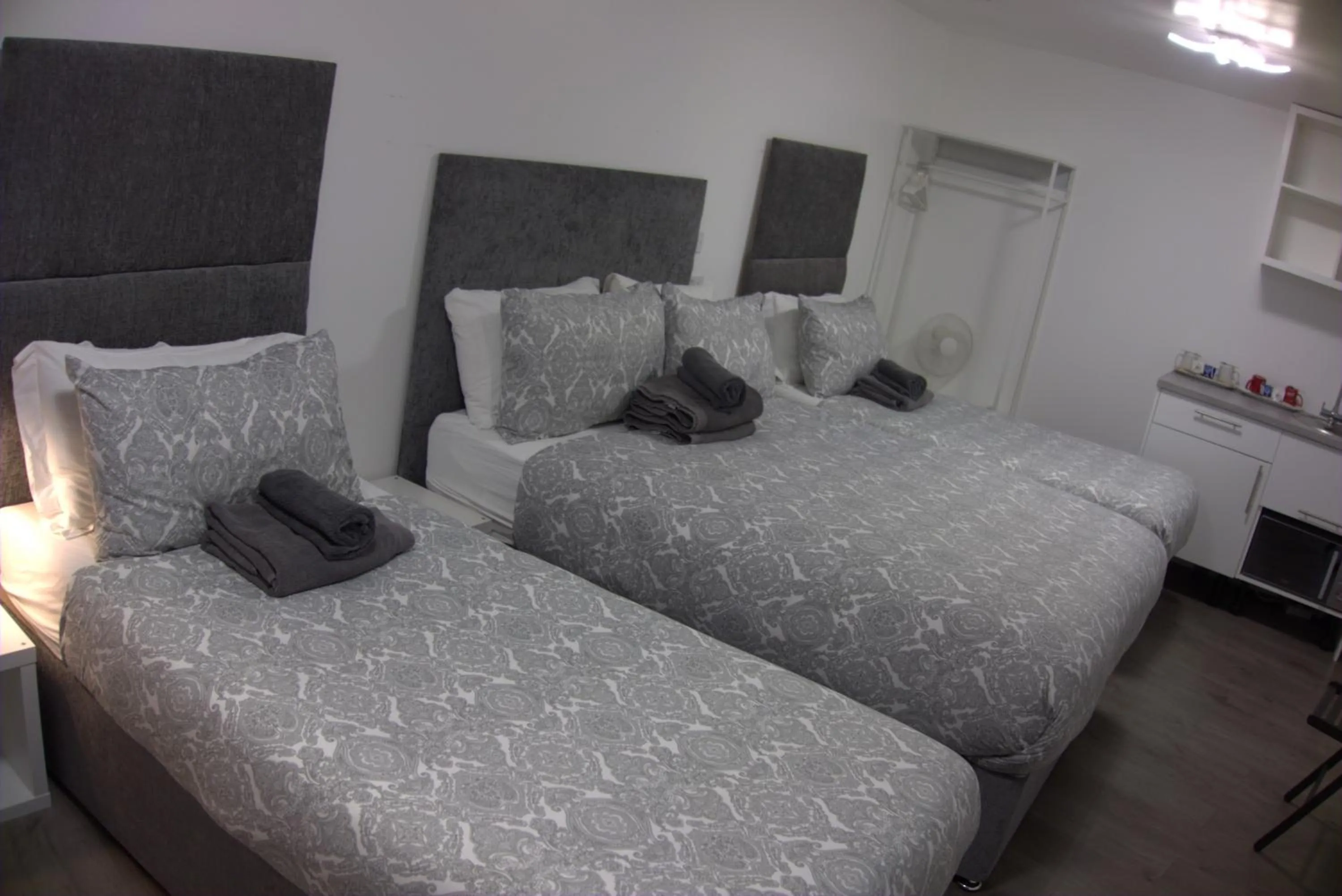 Bedroom, Bed in Abbey Point Hotel