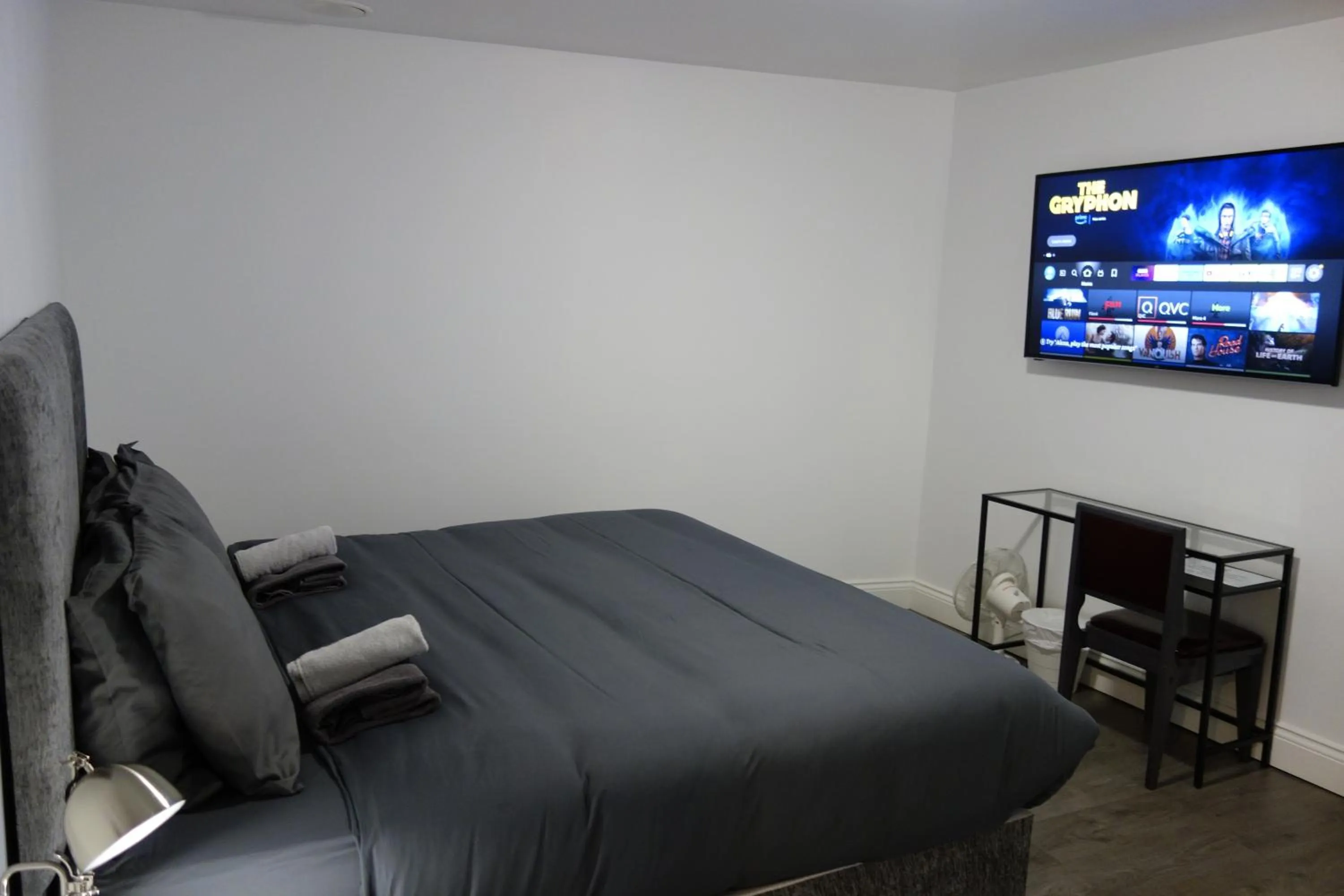 Bed in Abbey Point Hotel