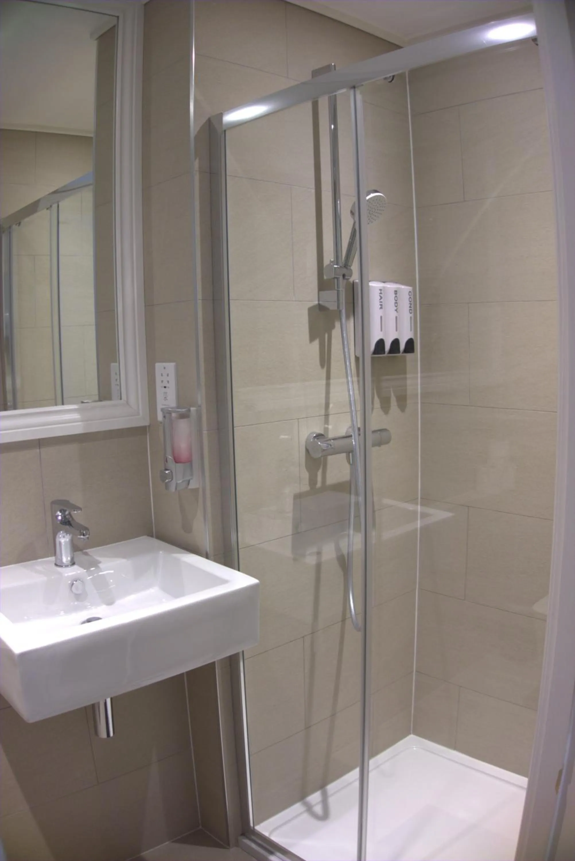 Shower in Abbey Point Hotel