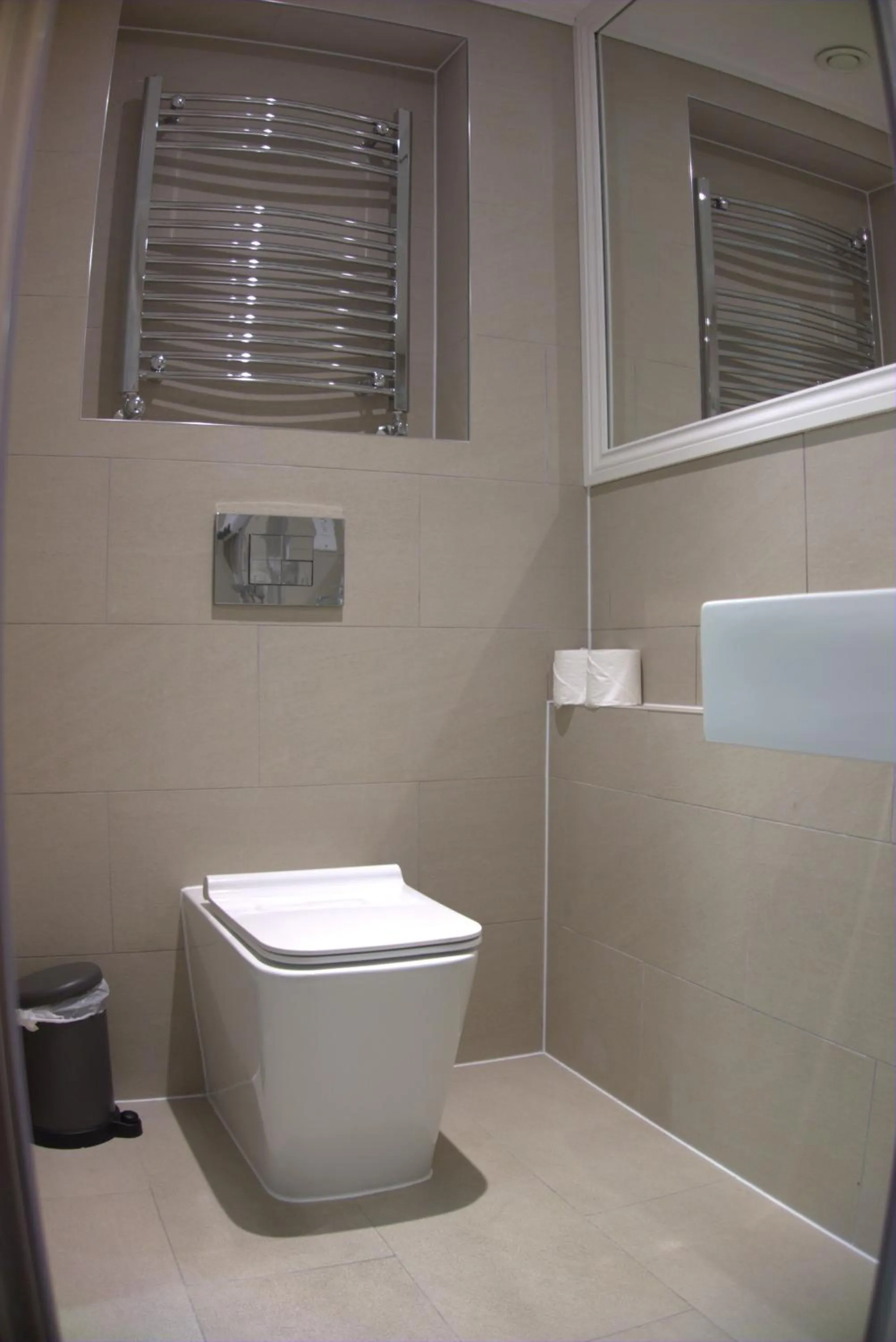 Toilet in Abbey Point Hotel