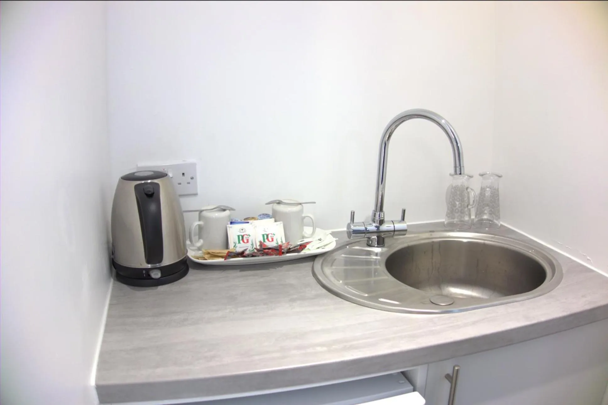 Coffee/tea facilities in Abbey Point Hotel