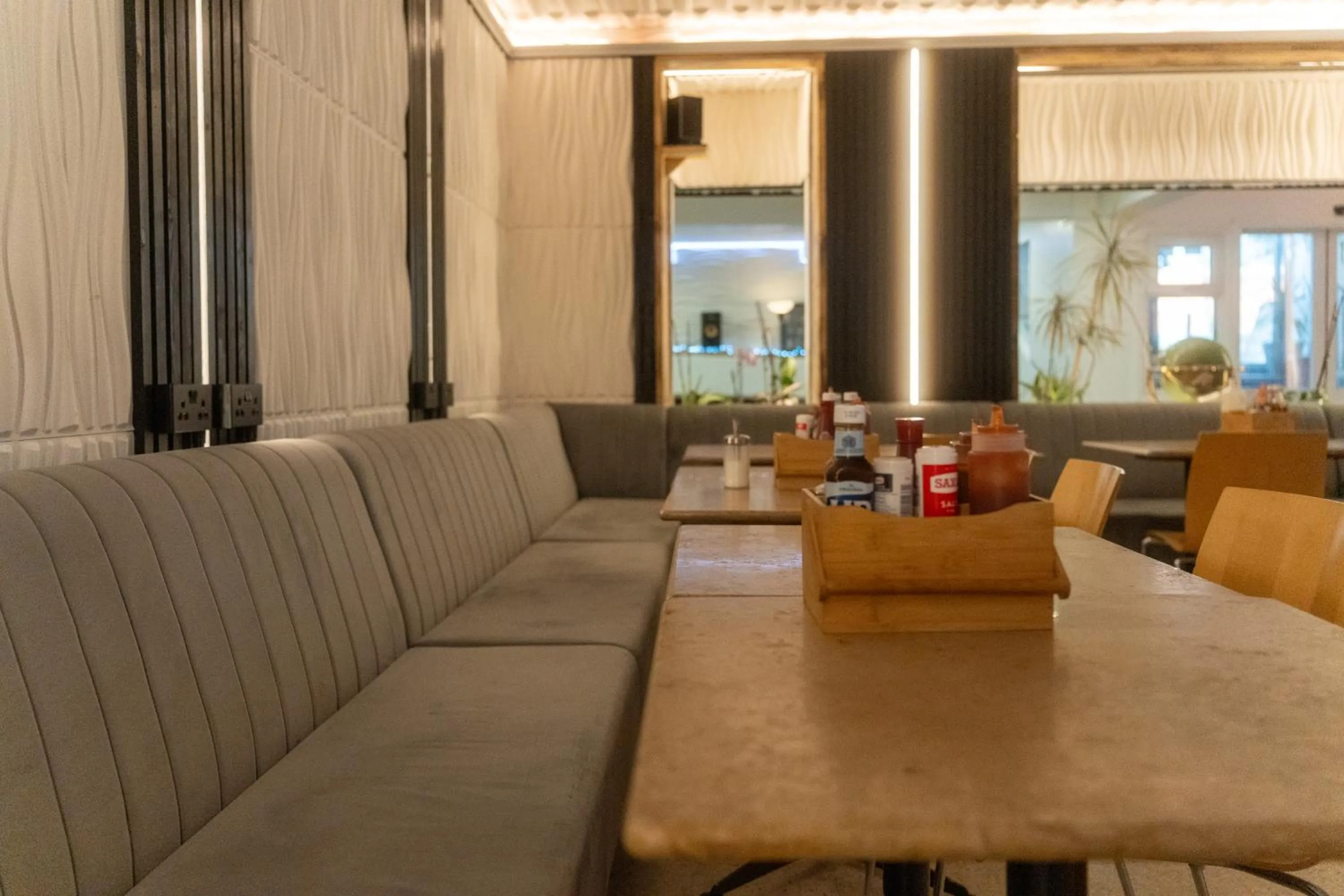 Restaurant/places to eat in Abbey Point Hotel