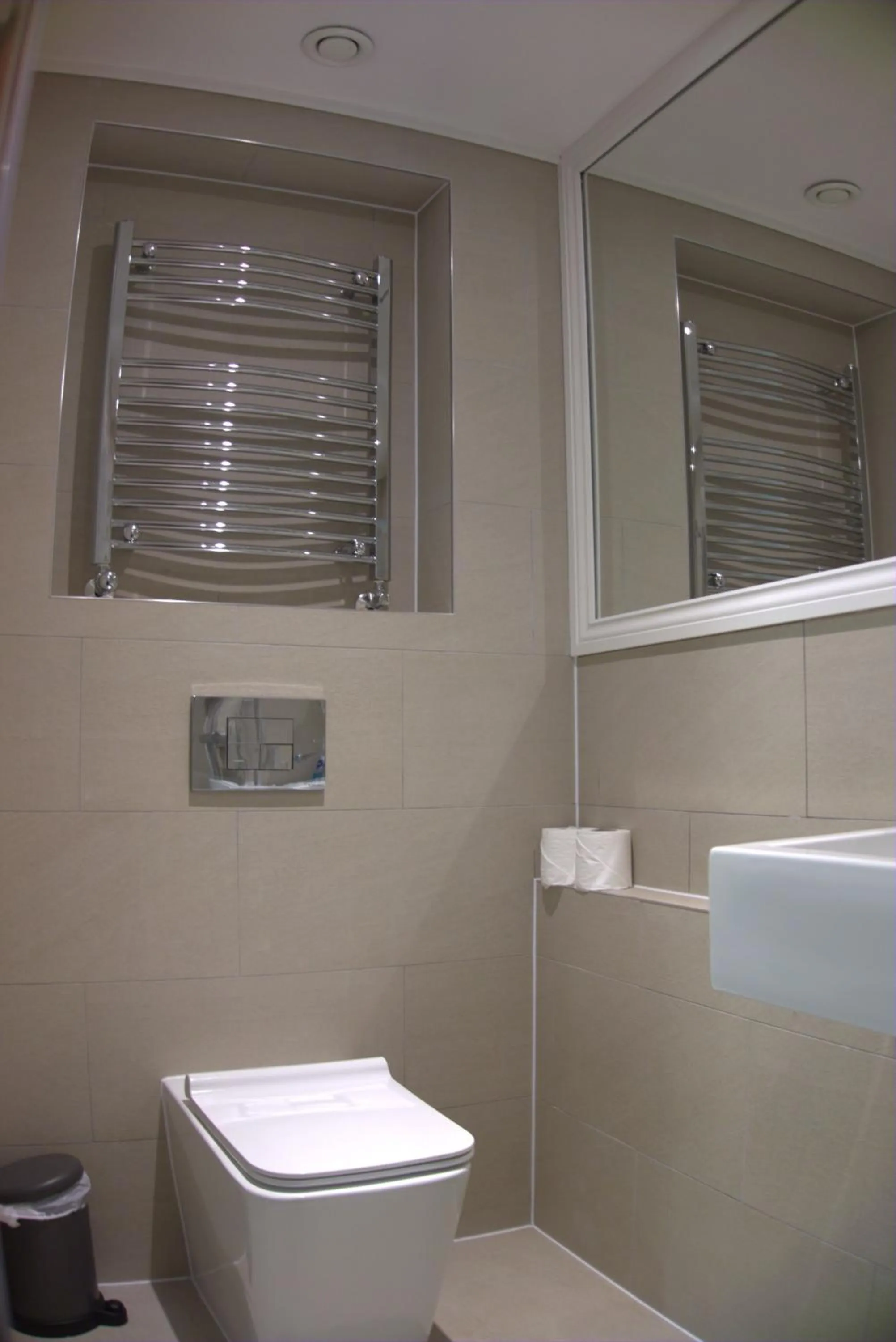 Toilet in Abbey Point Hotel