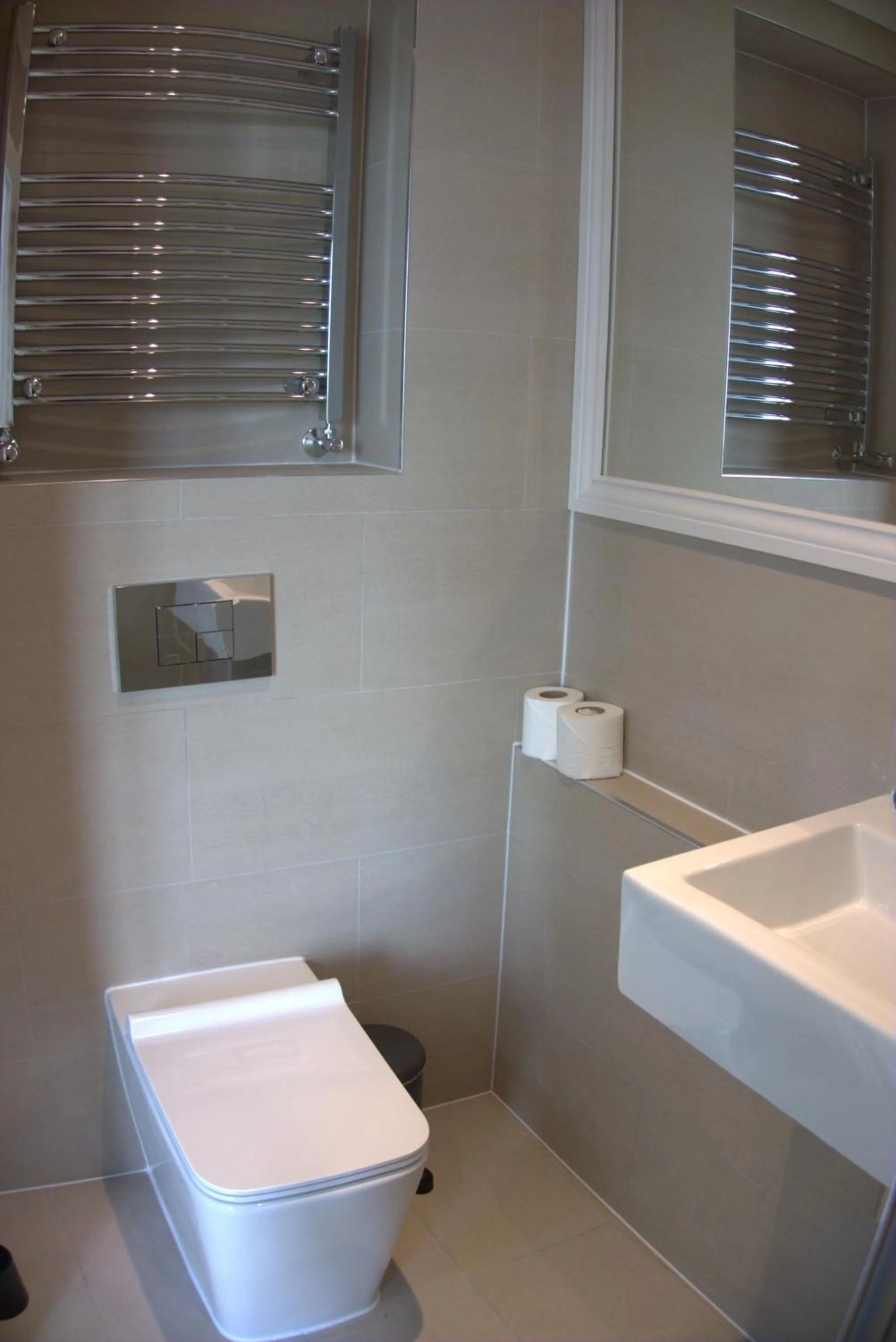 Toilet in Abbey Point Hotel