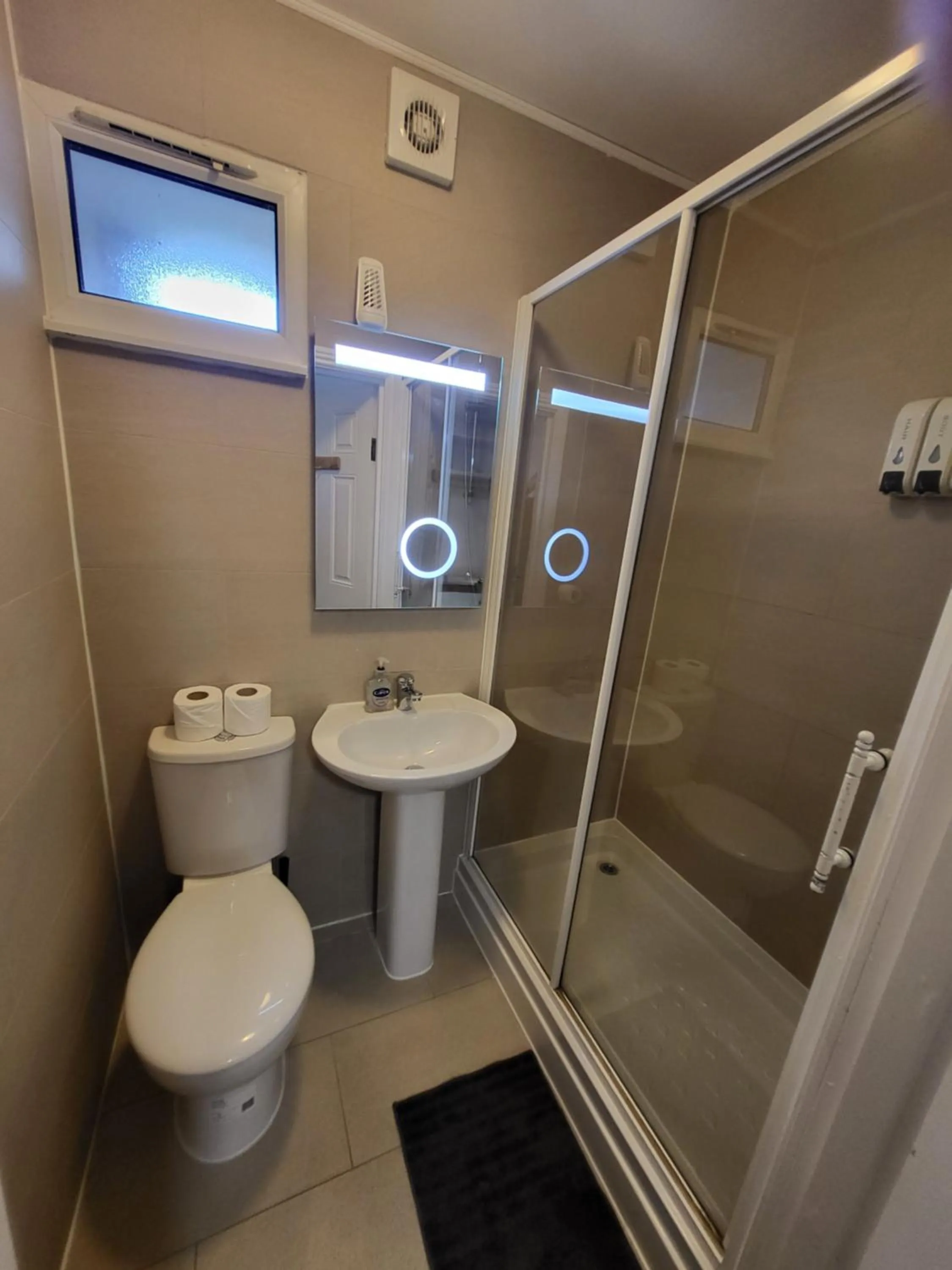 Shower in Abbey Point Hotel