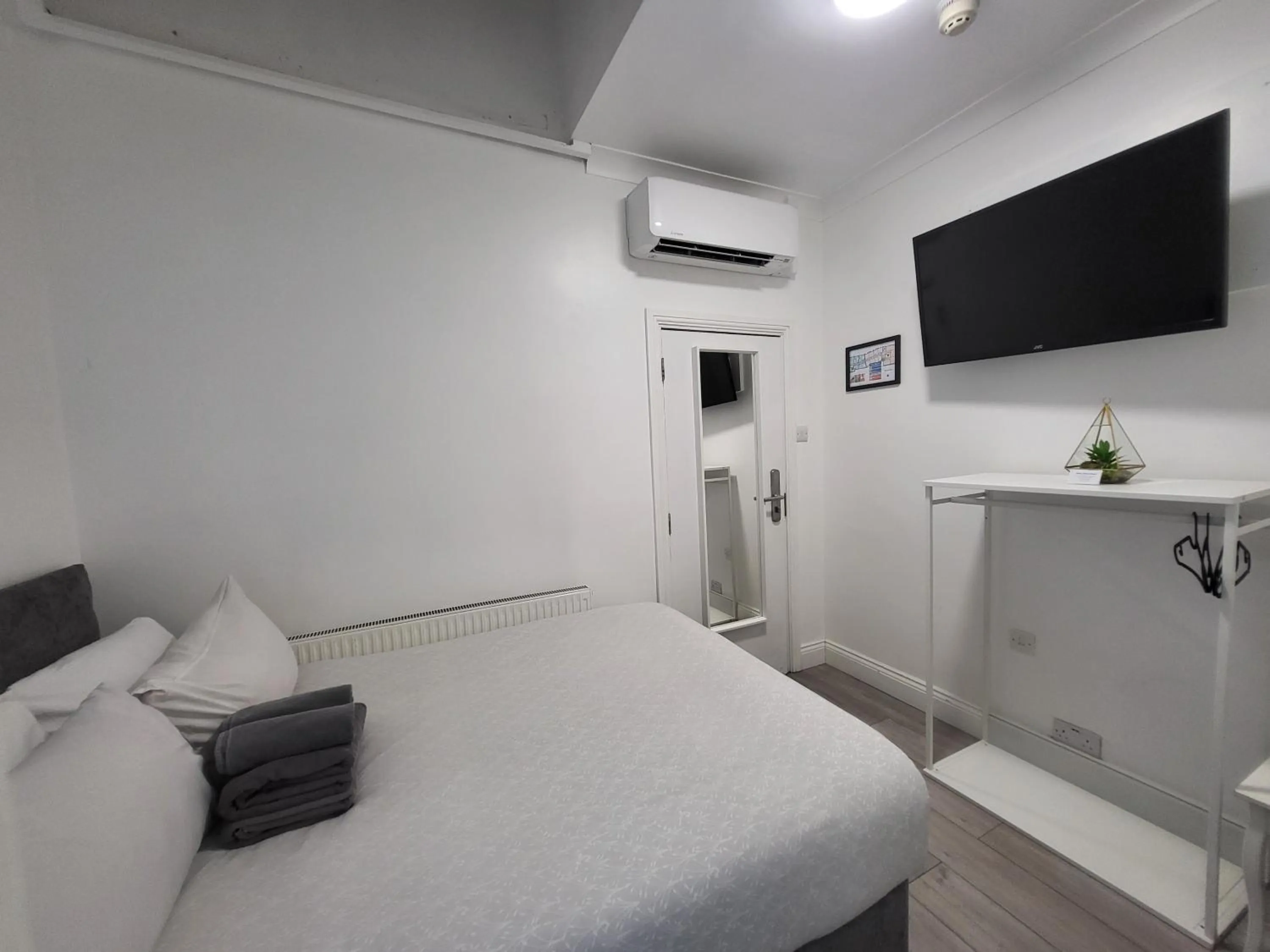 Bed in Abbey Point Hotel