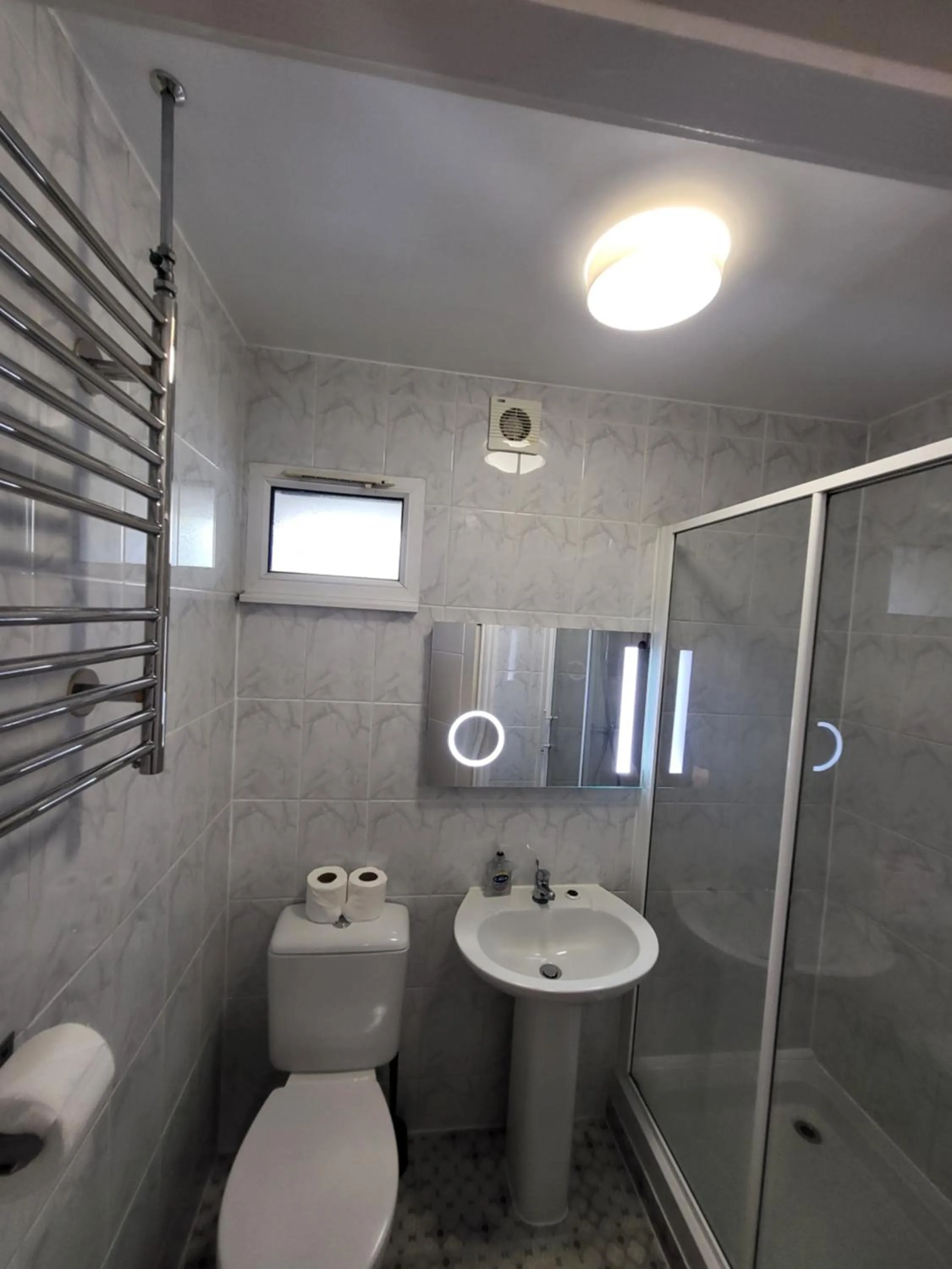 Shower in Abbey Point Hotel