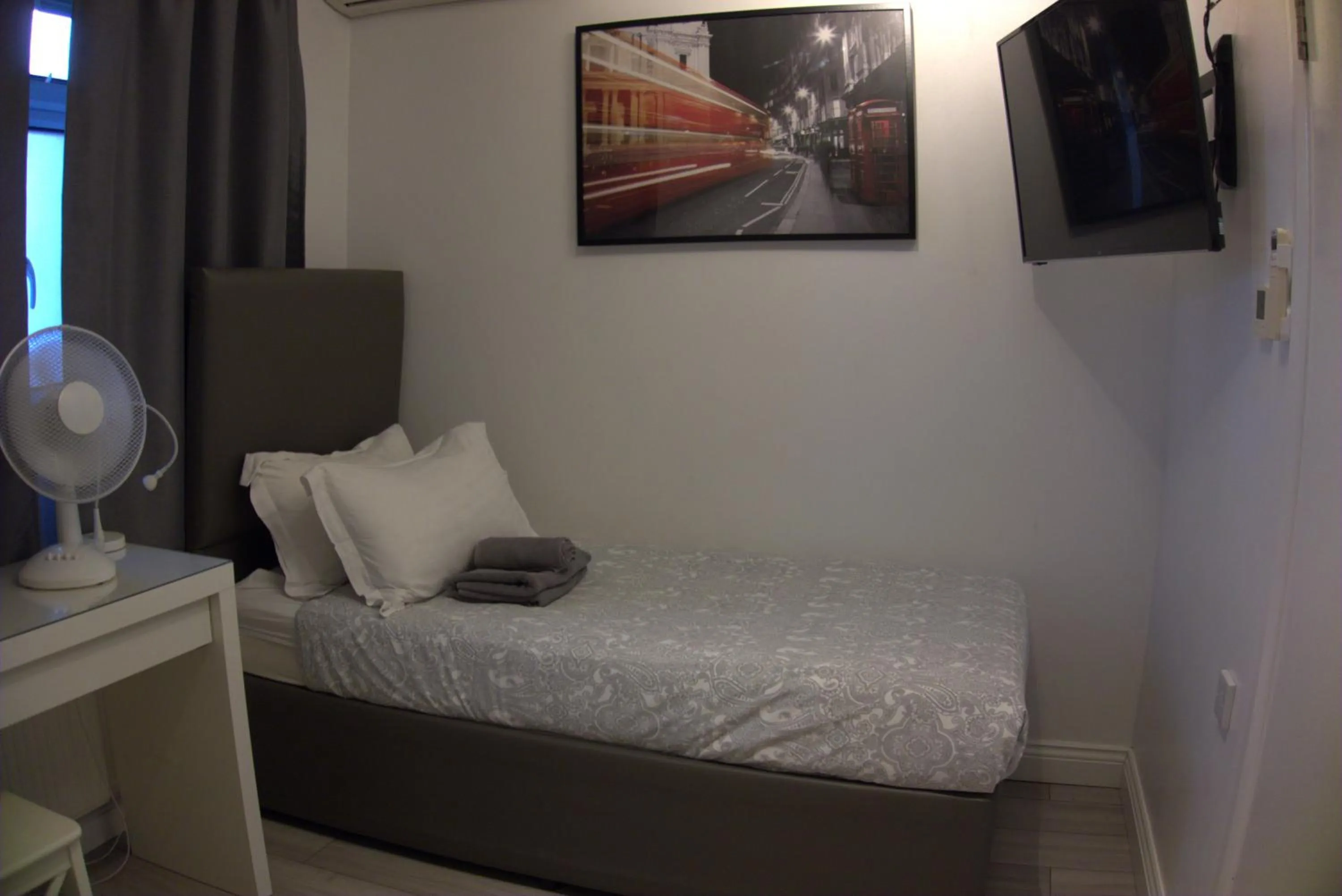 TV and multimedia, Bed in Abbey Point Hotel