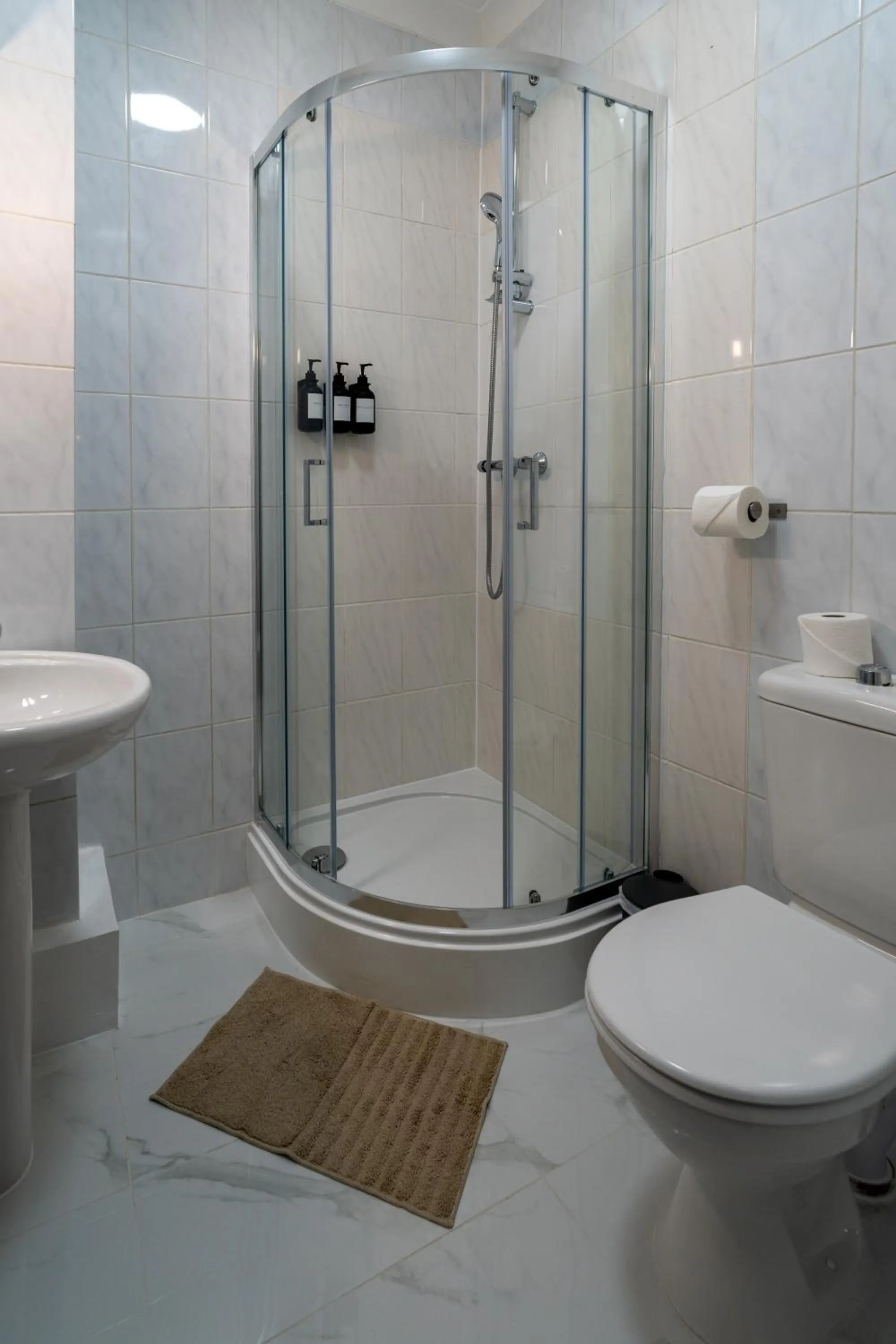 Shower in Abbey Point Hotel