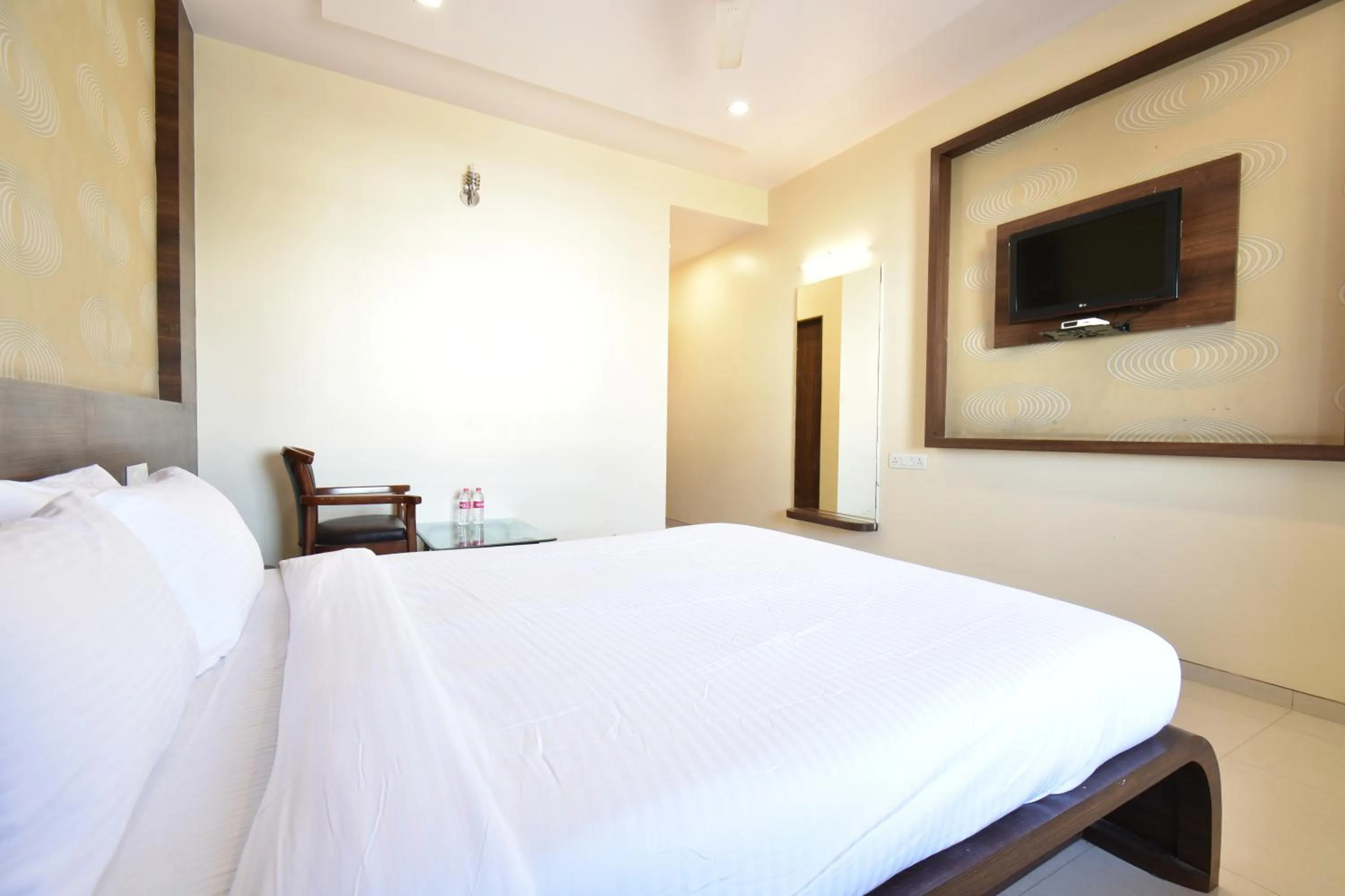 Bedroom, Bed in Hotel Sai Sparsh