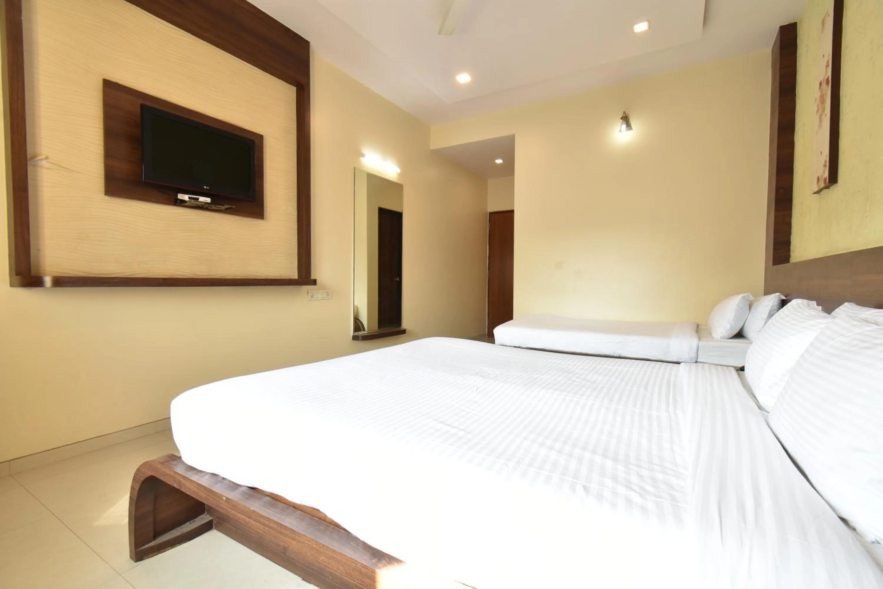 Bedroom, Bed in Hotel Sai Sparsh