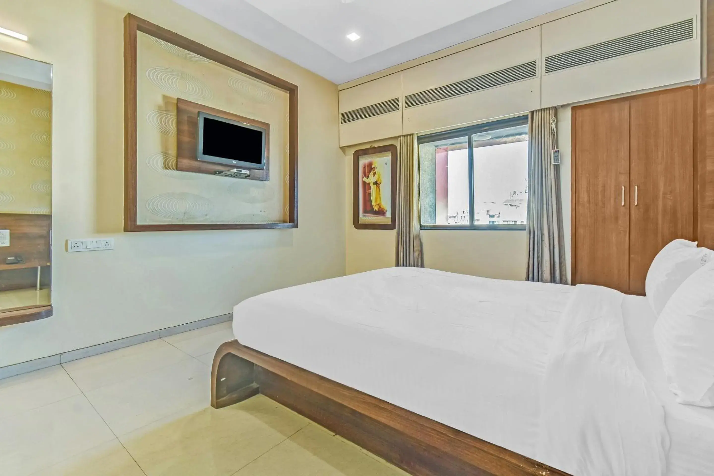 Two-Bedroom Suite in Hotel Sai Sparsh Two-Bedroom Suite in Hotel Sai Sparsh