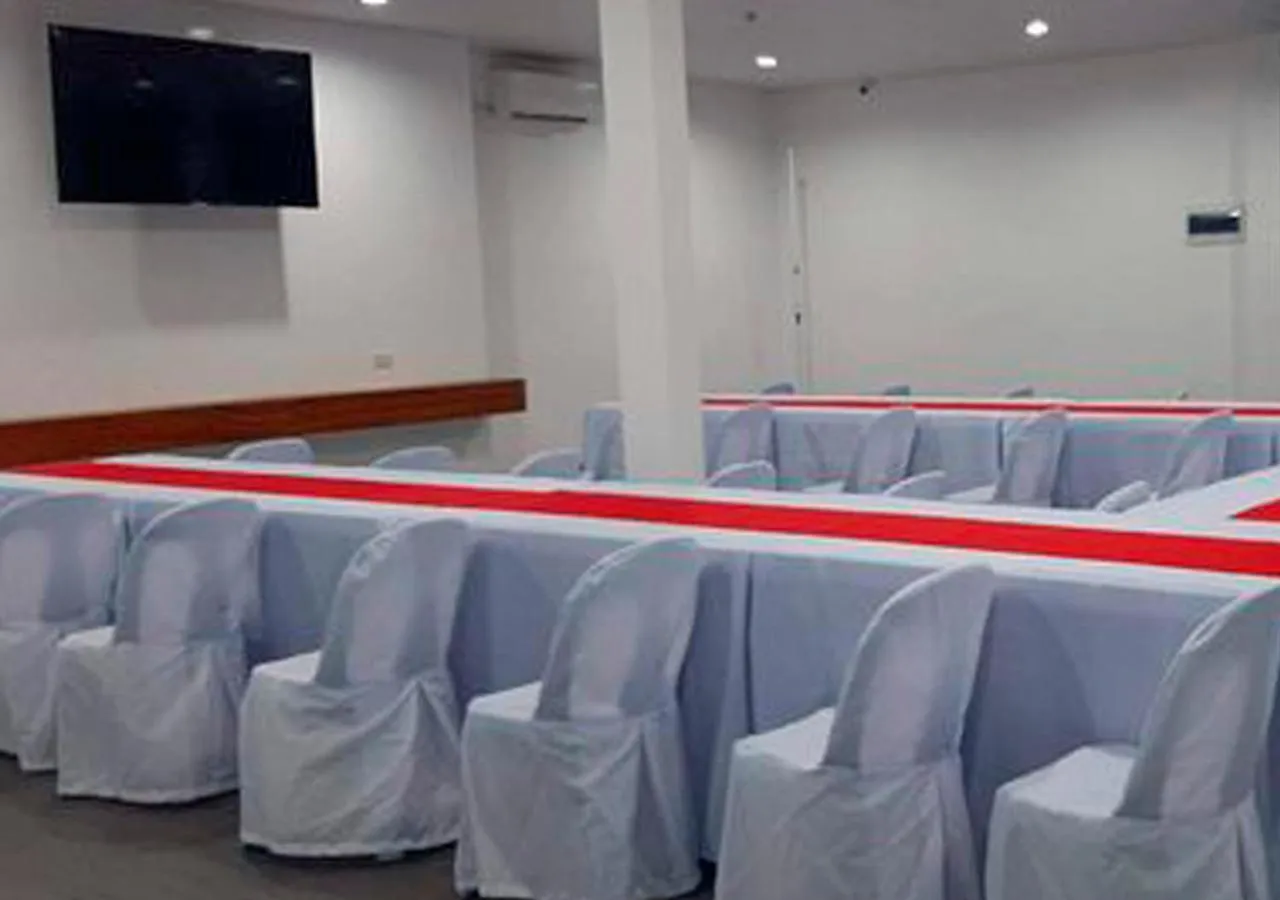 Banquet/Function facilities in M LILOAN PENSION HOUSE