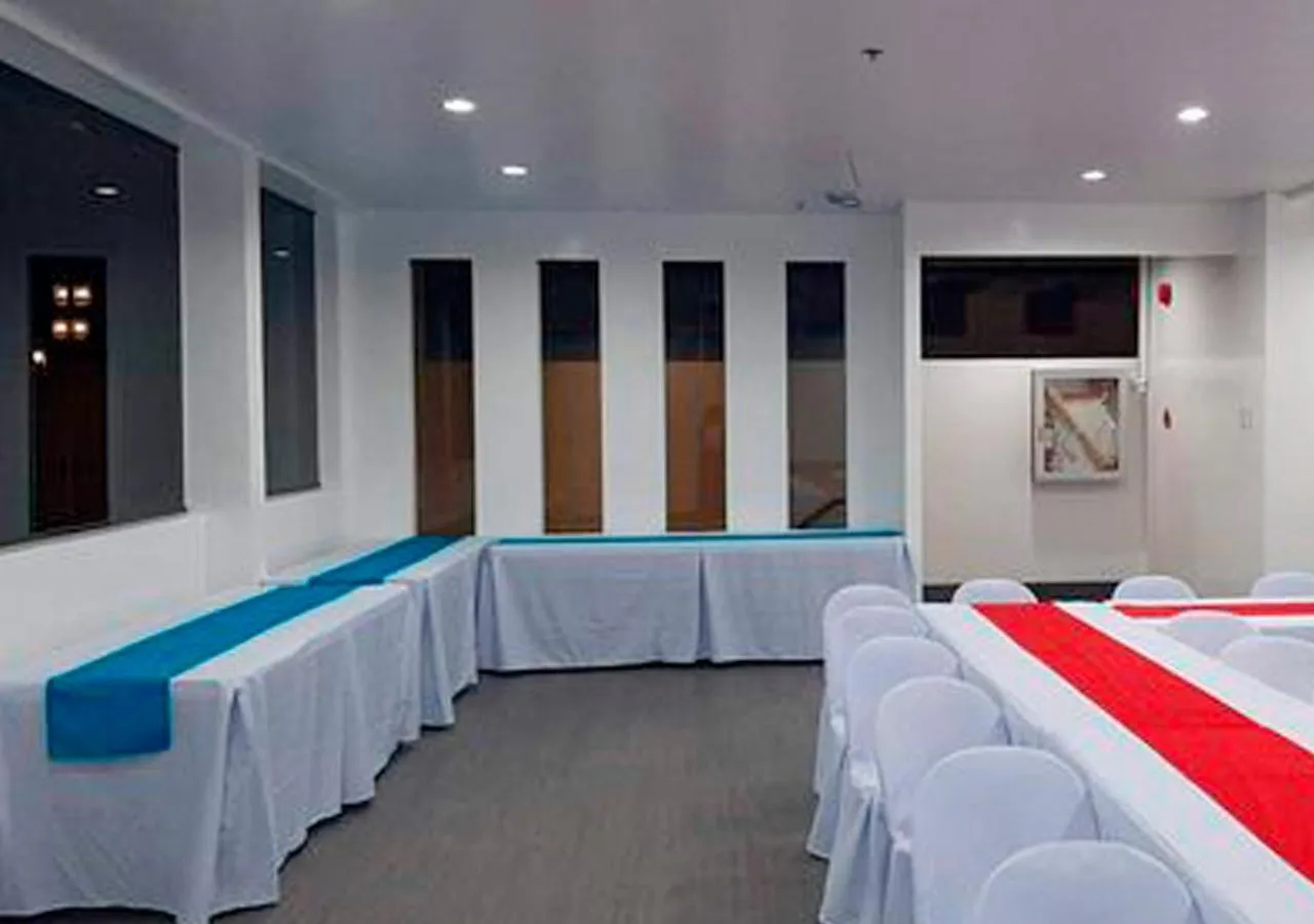 Banquet/Function facilities in M LILOAN PENSION HOUSE