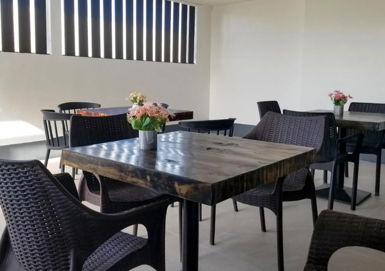 Restaurant/places to eat in M LILOAN PENSION HOUSE