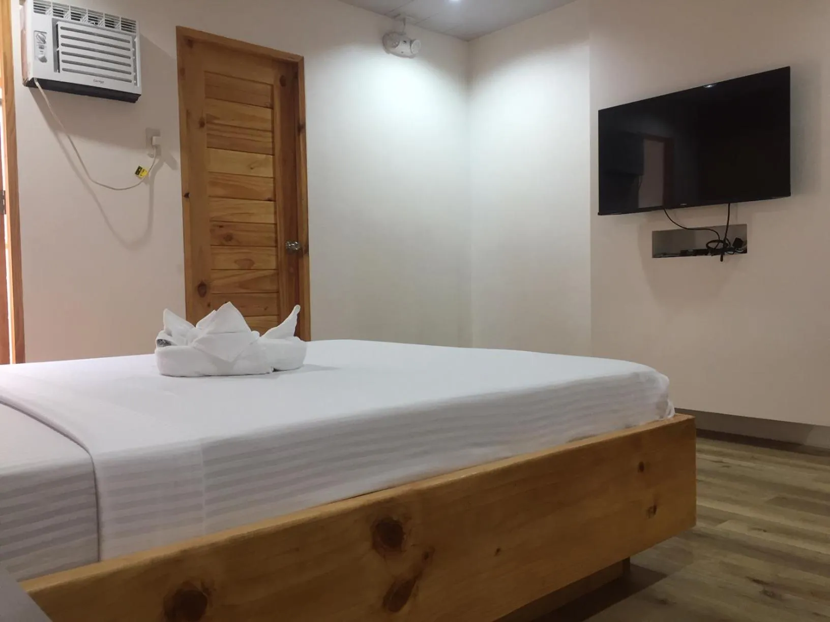 Bed in M LILOAN PENSION HOUSE