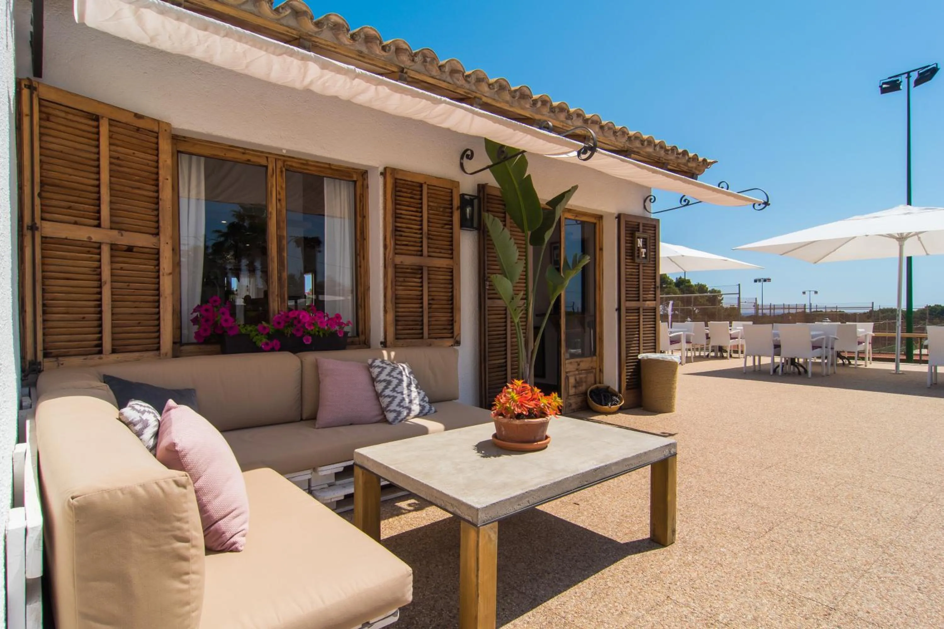 Restaurant/places to eat in Hotel Na Taconera