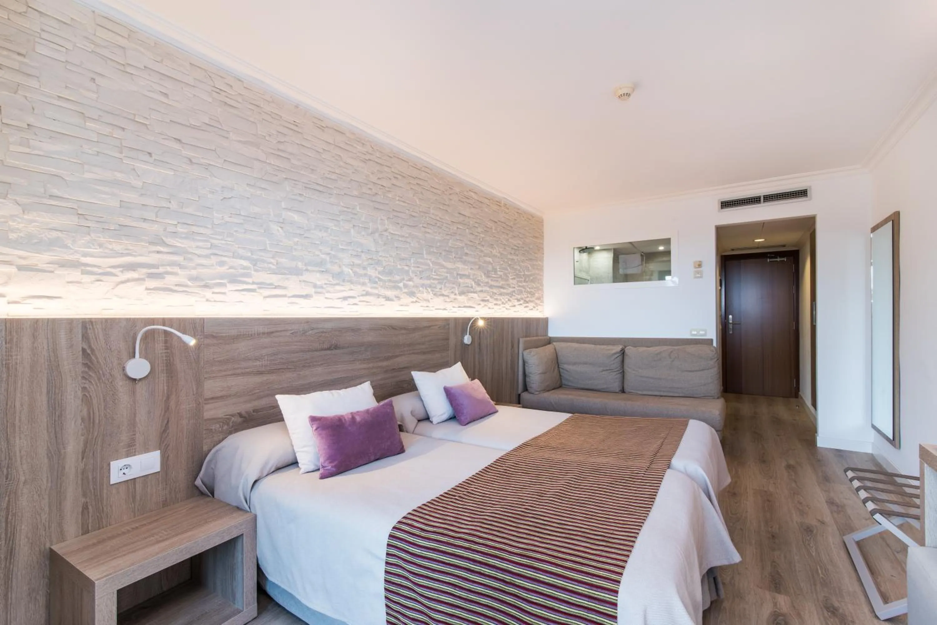 Photo of the whole room, Bed in Hotel Na Taconera