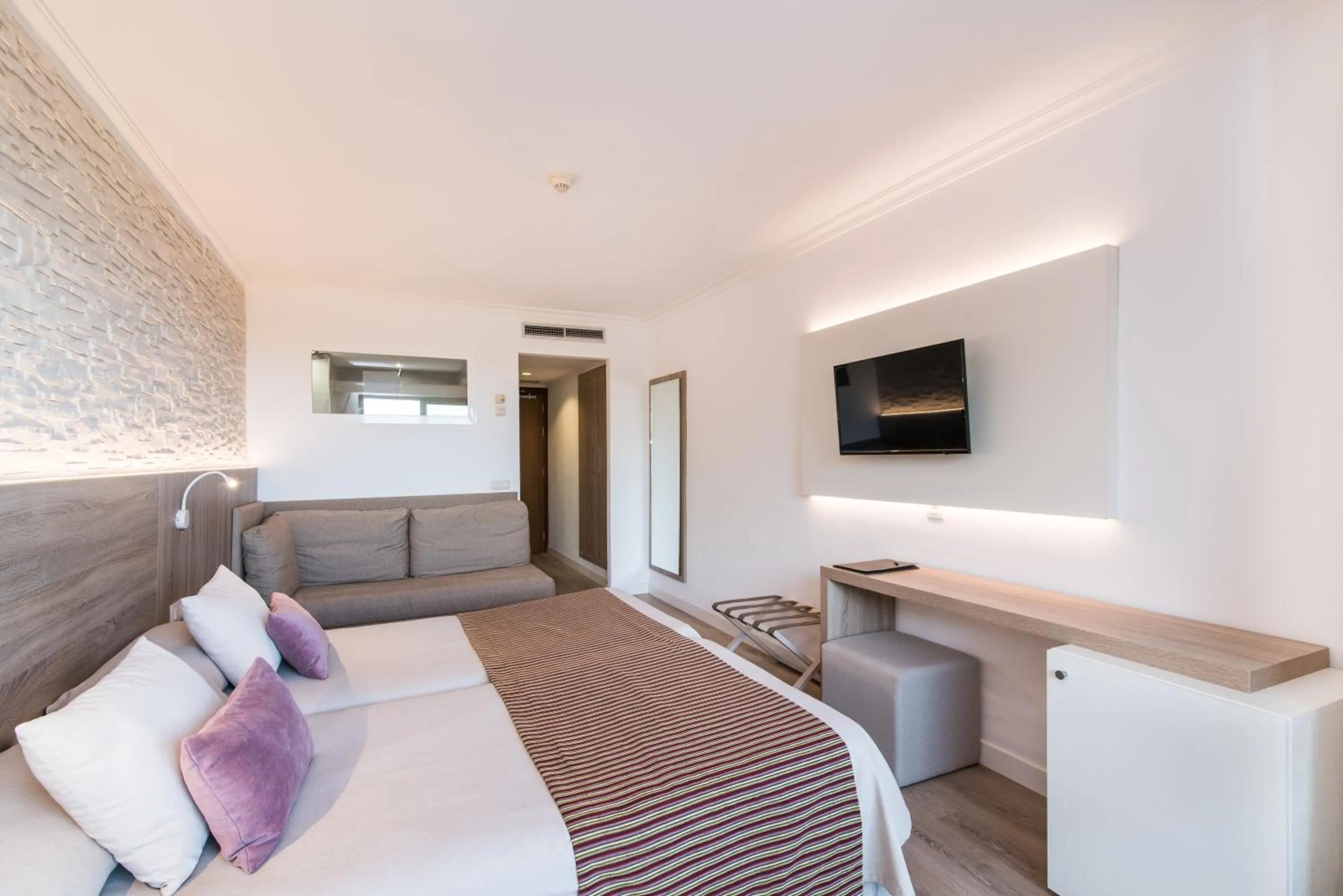 Photo of the whole room, Bed in Hotel Na Taconera