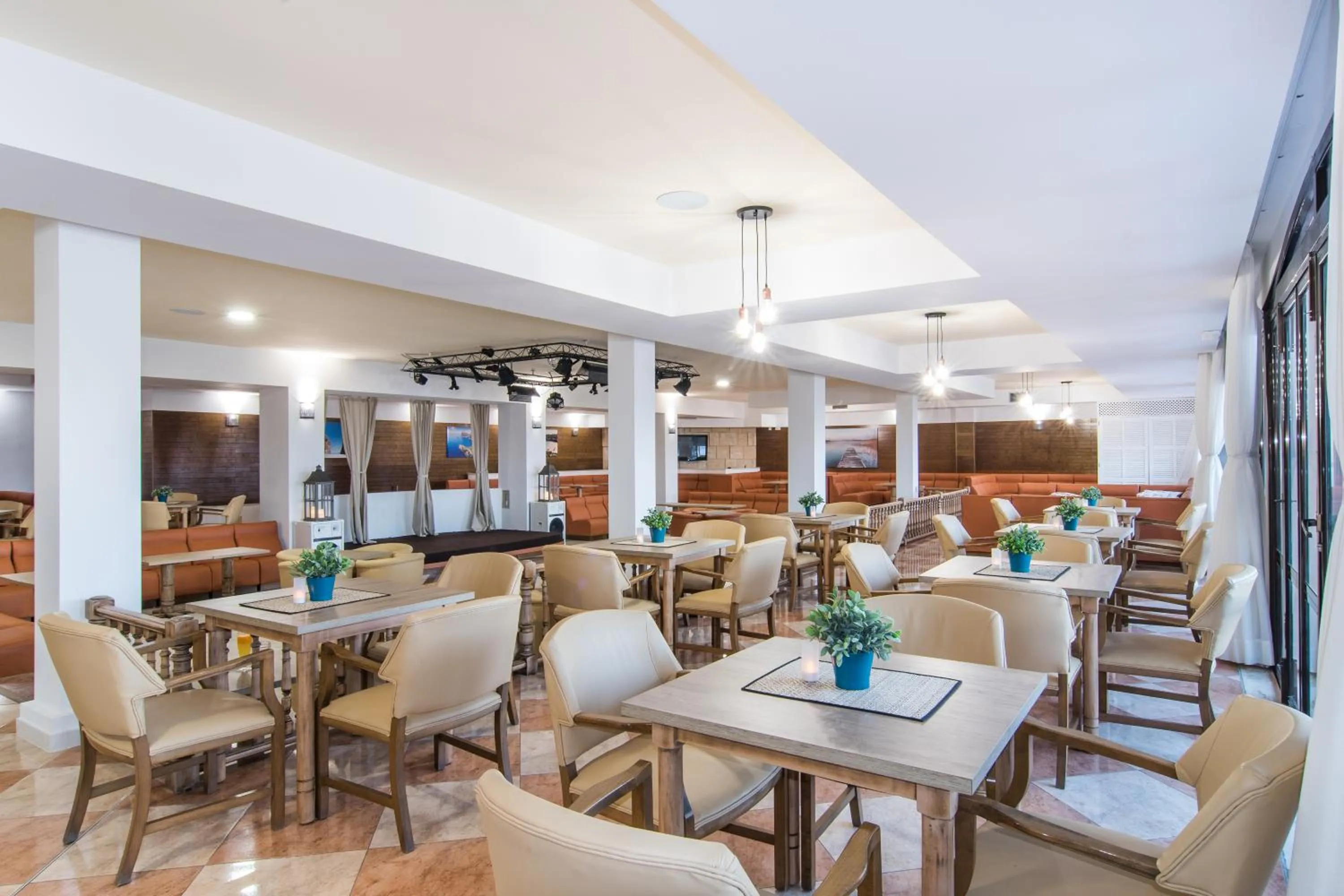 Lounge or bar in Hotel Na Taconera