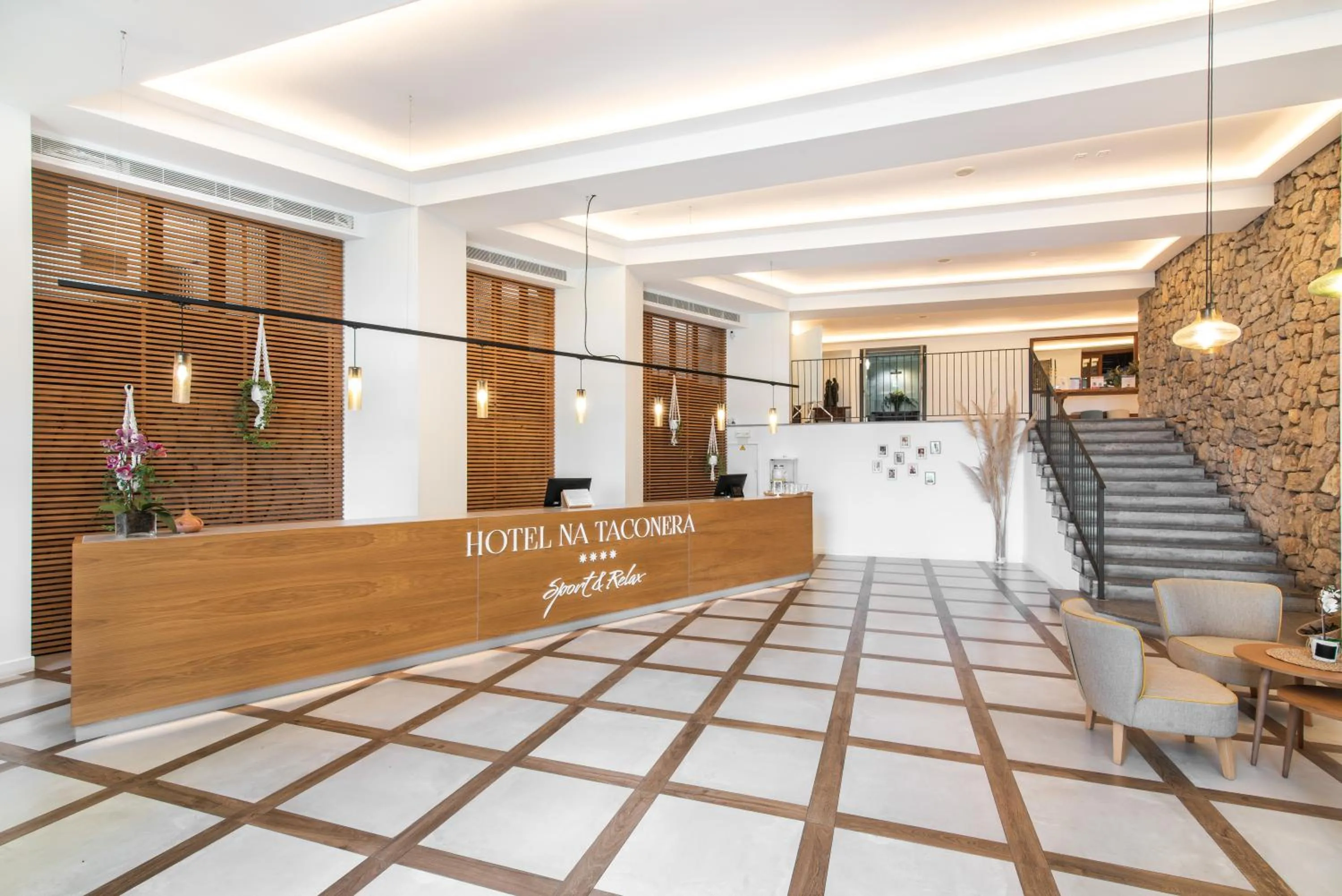Lobby or reception in Hotel Na Taconera
