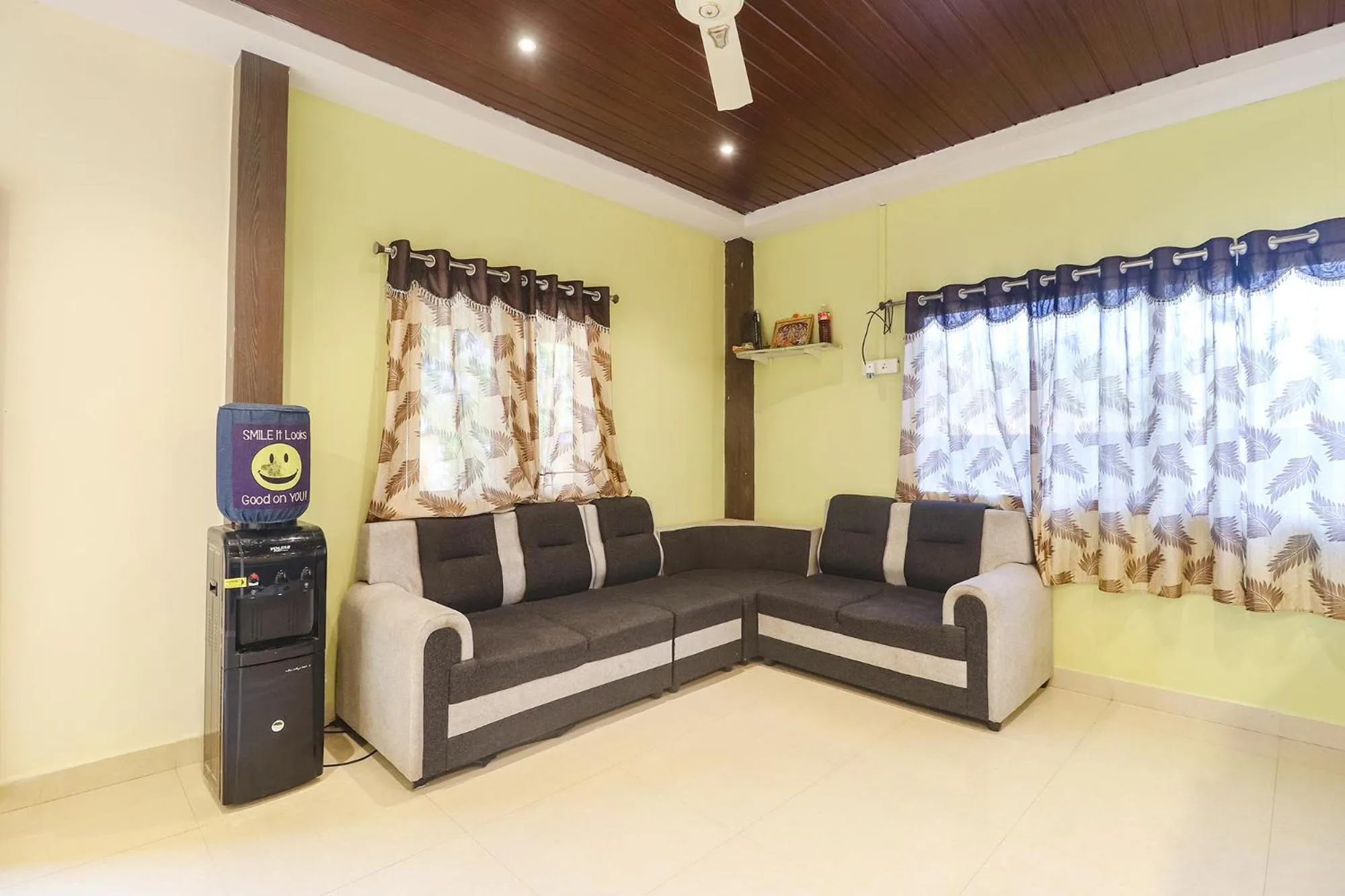 Living room in FabExpress Airport Stay Inn - Nr Hyderabad Airport