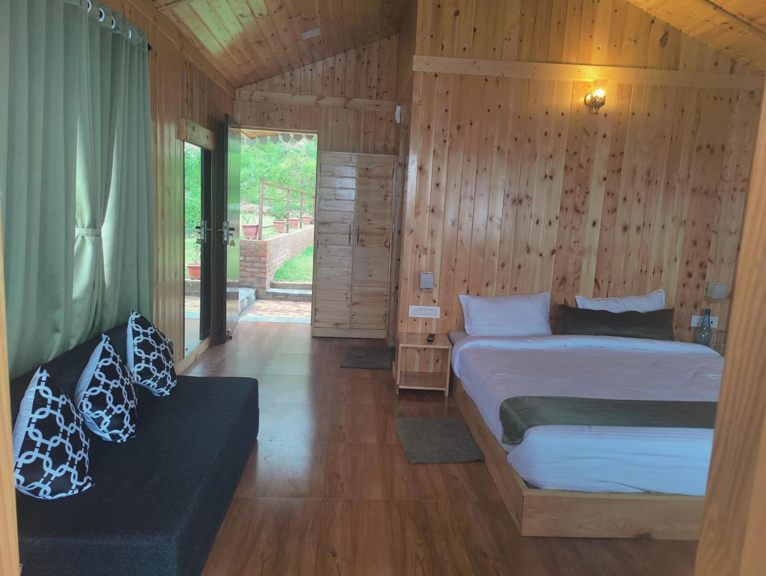 Bed in LaSerene The Cottage - Pangoot