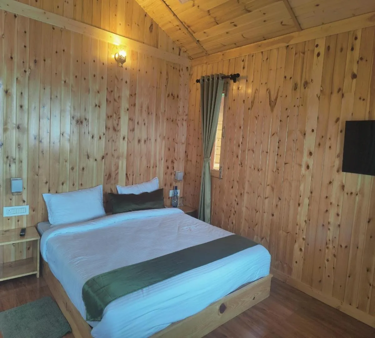 Bed in LaSerene The Cottage - Pangoot