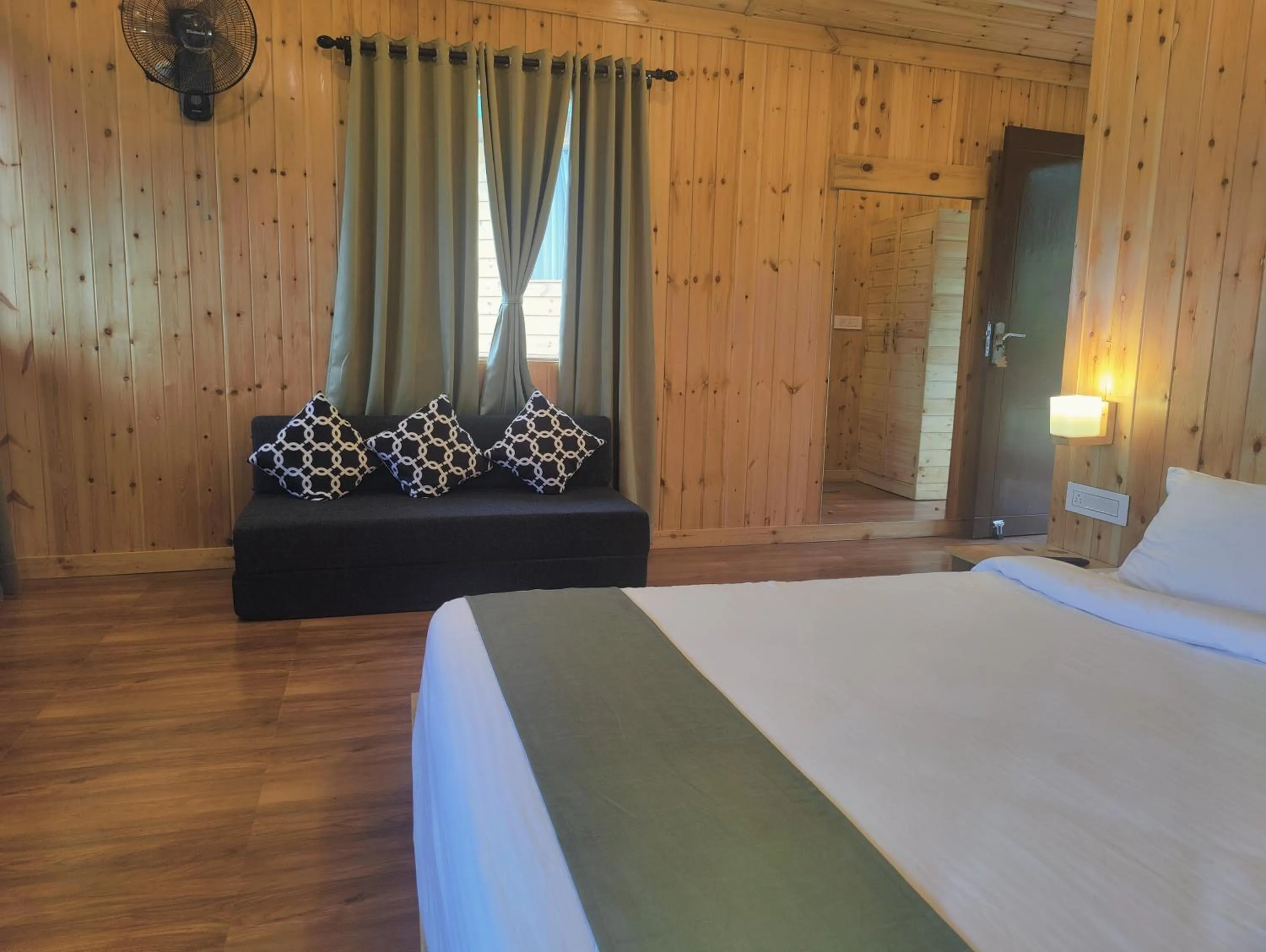 Bed in LaSerene The Cottage - Pangoot