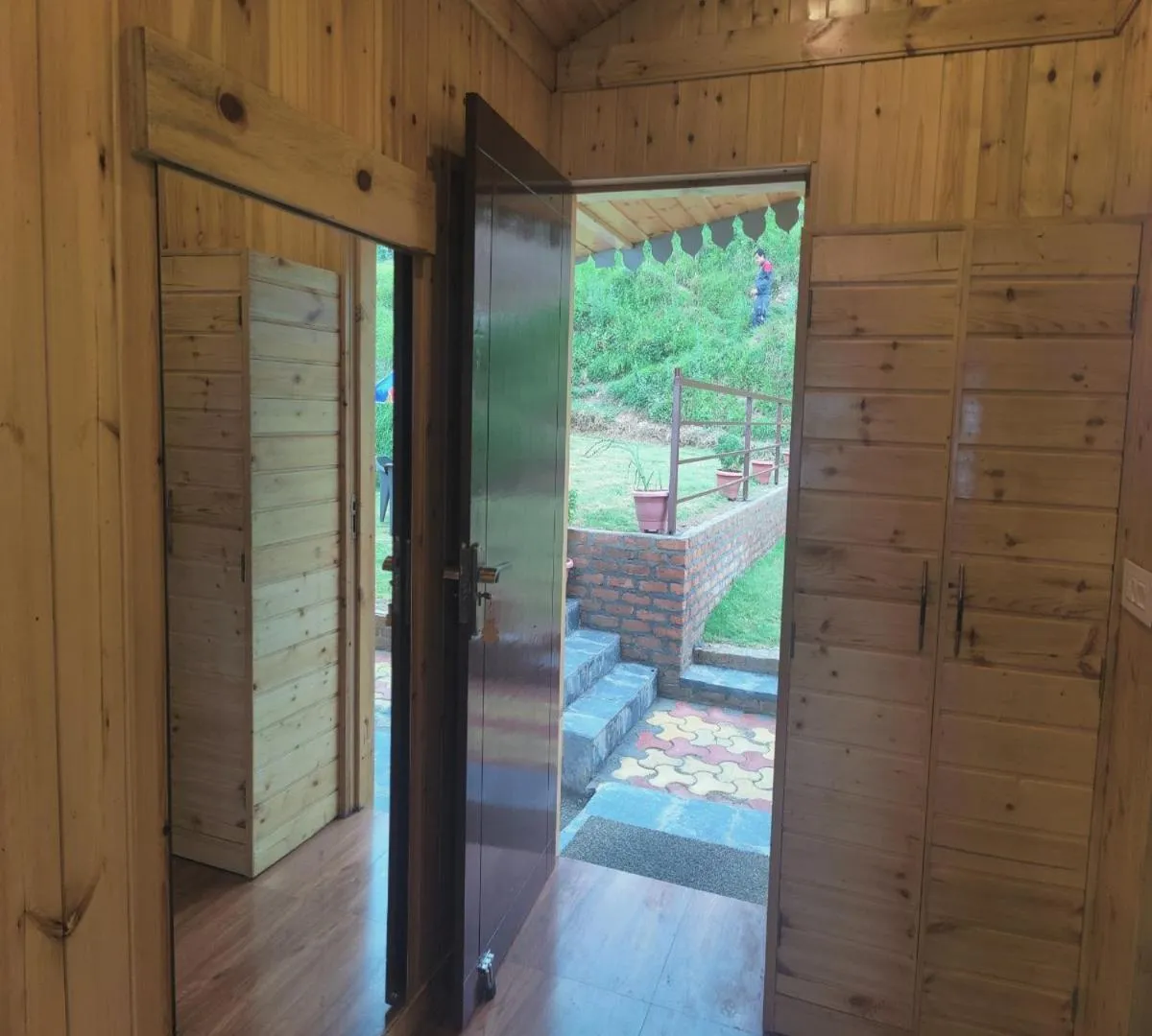 Garden view in LaSerene The Cottage - Pangoot