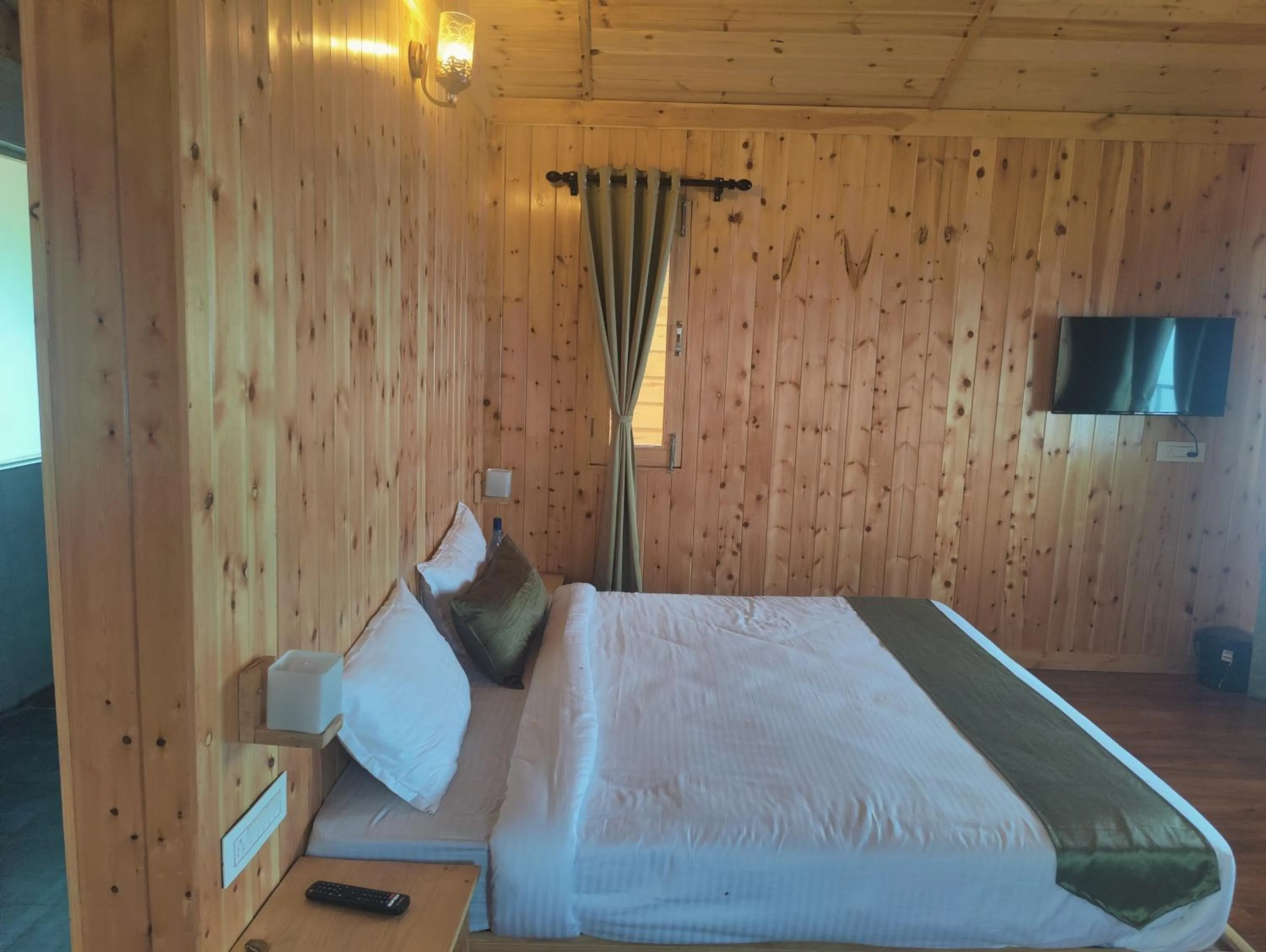 Bed in LaSerene The Cottage - Pangoot