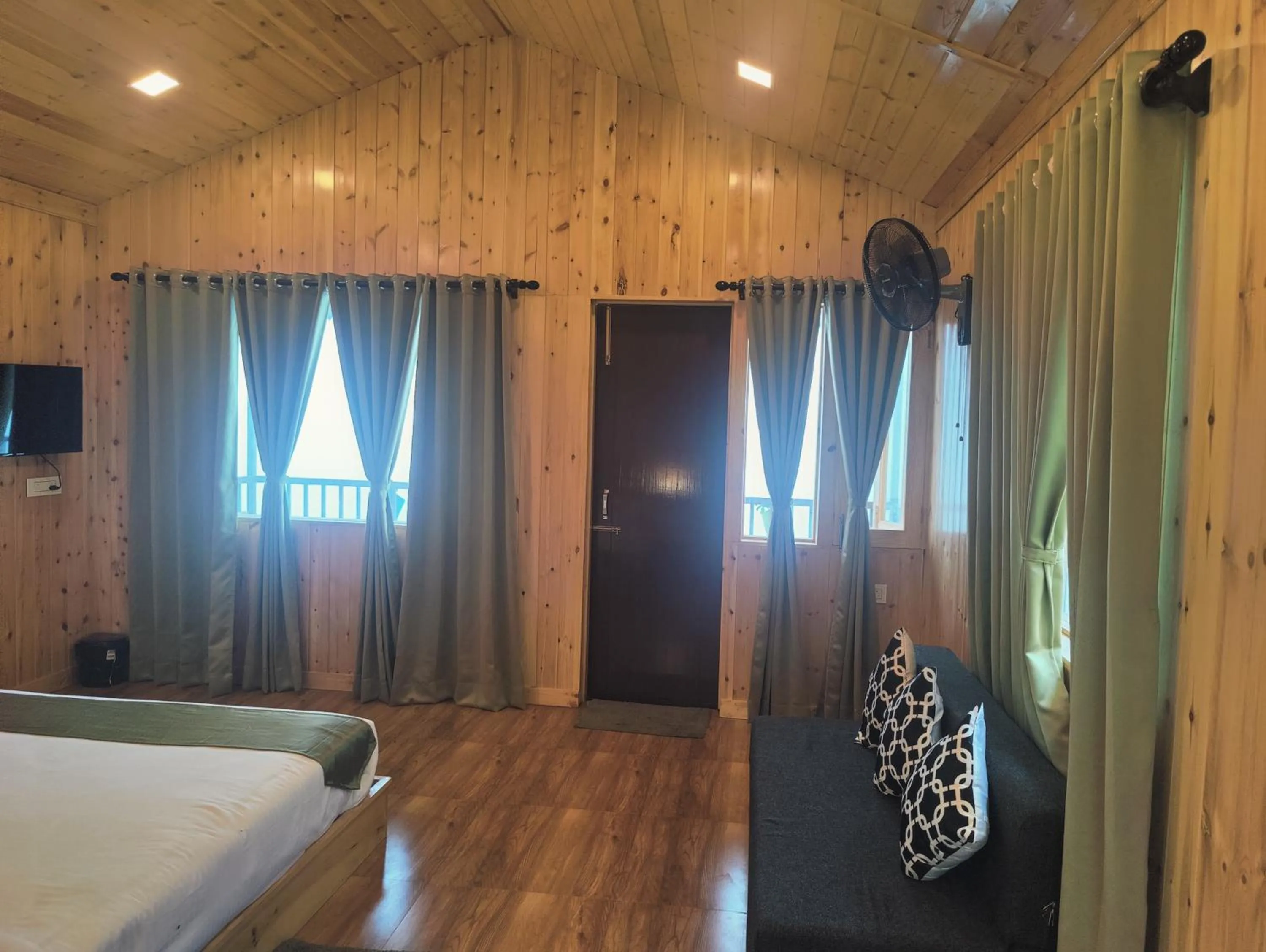 Bed in LaSerene The Cottage - Pangoot