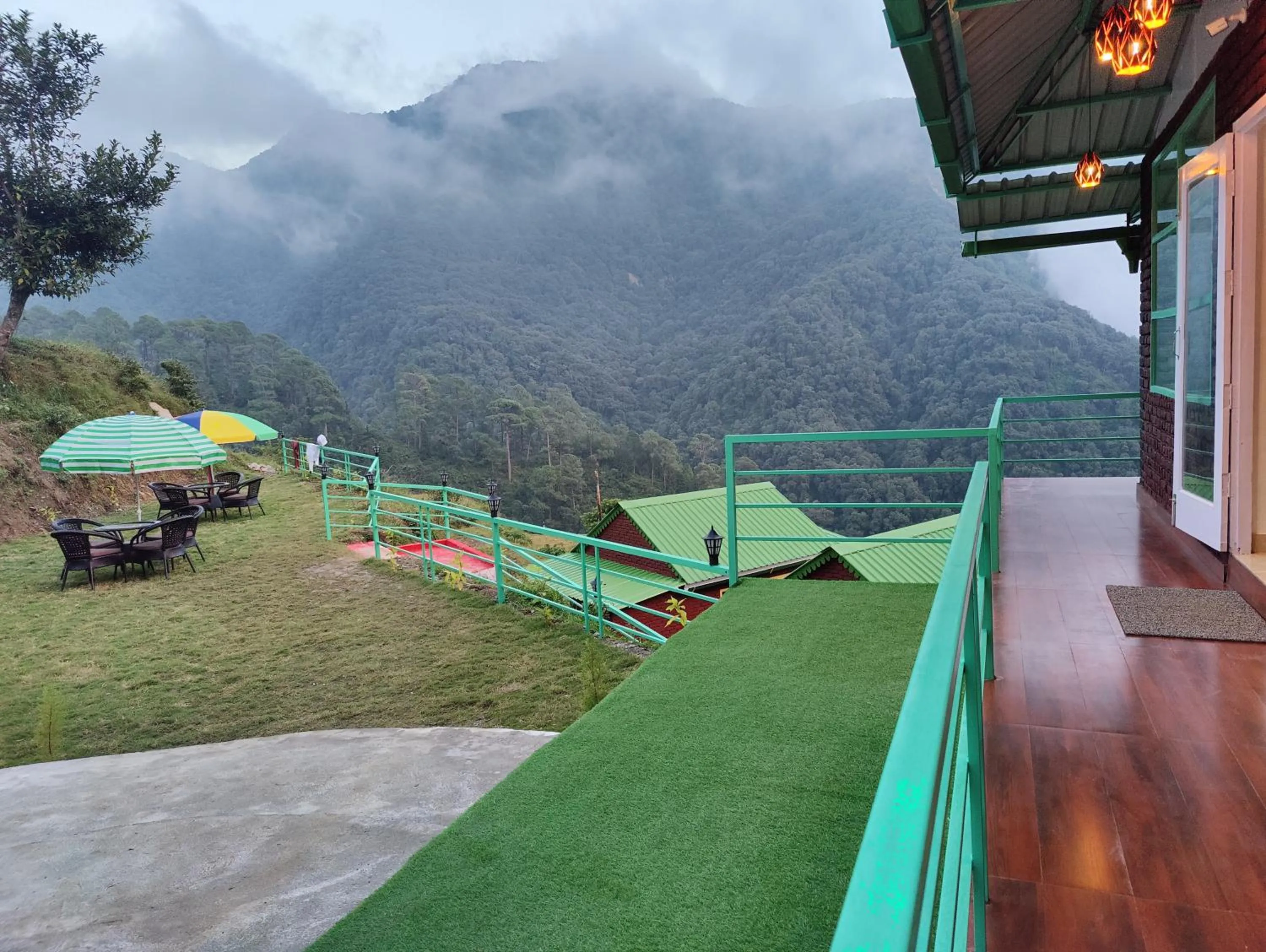 Day in LaSerene The Cottage - Pangoot