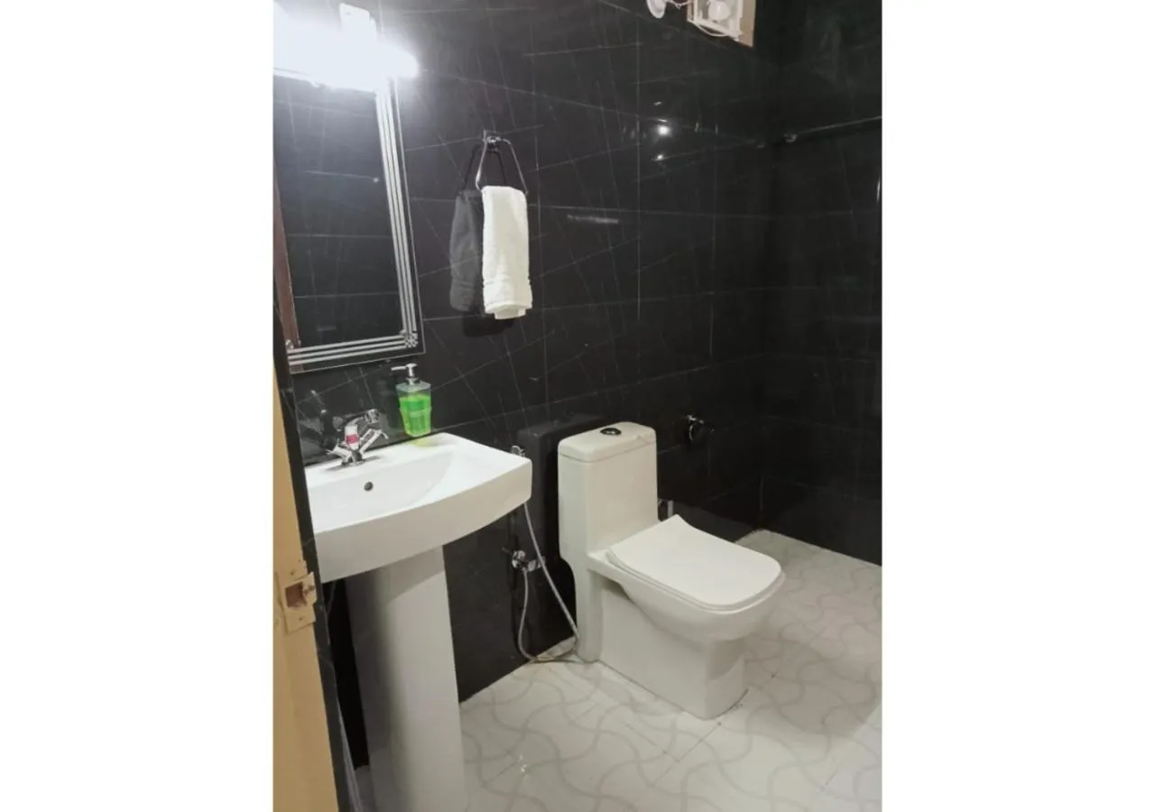 Bathroom in LaSerene The Cottage - Pangoot