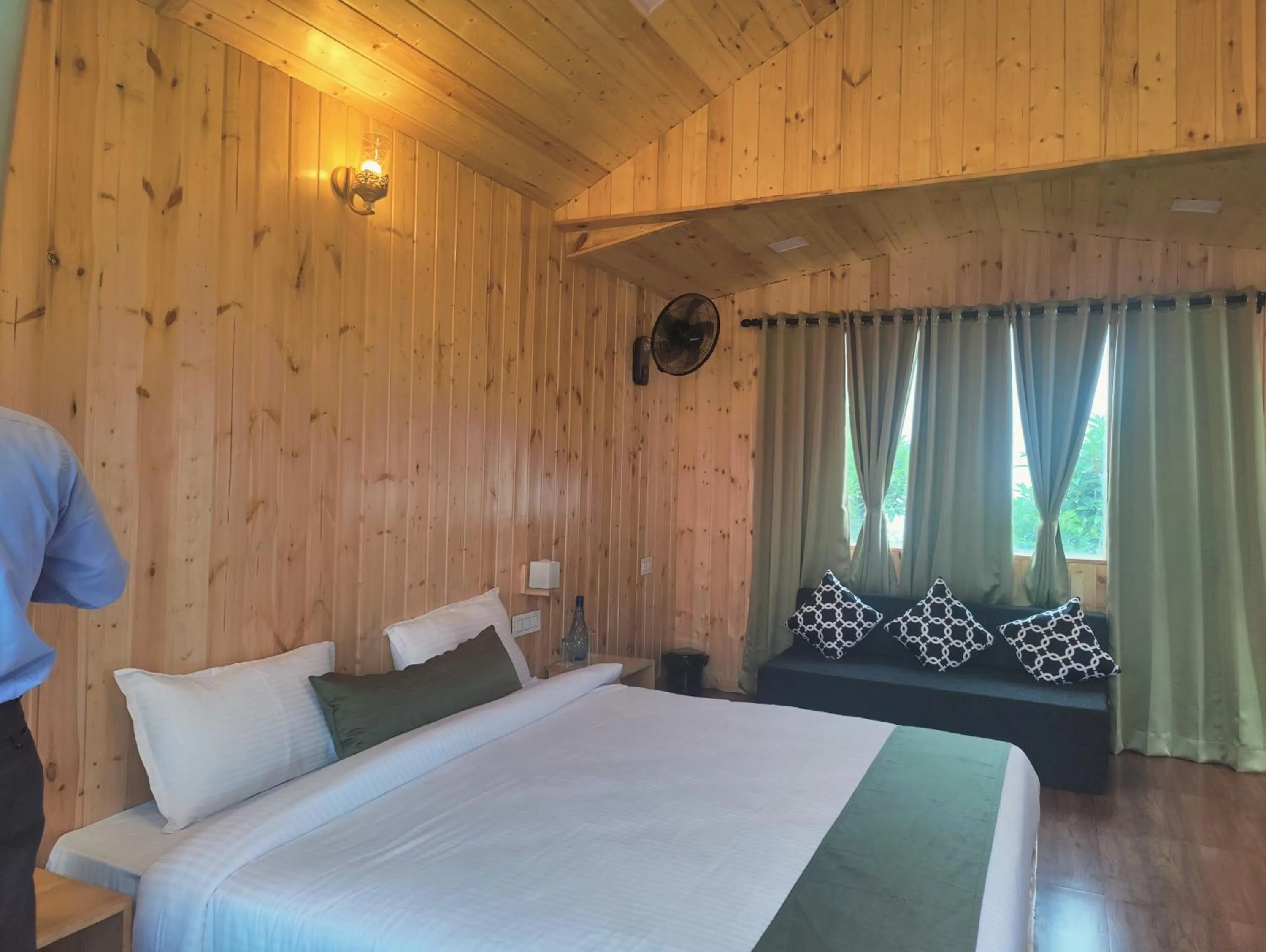 Bed in LaSerene The Cottage - Pangoot