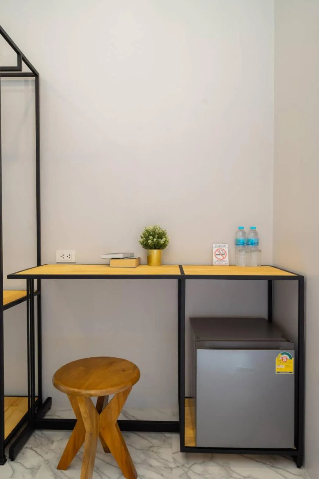 Dining area in Terminal 58 Airport