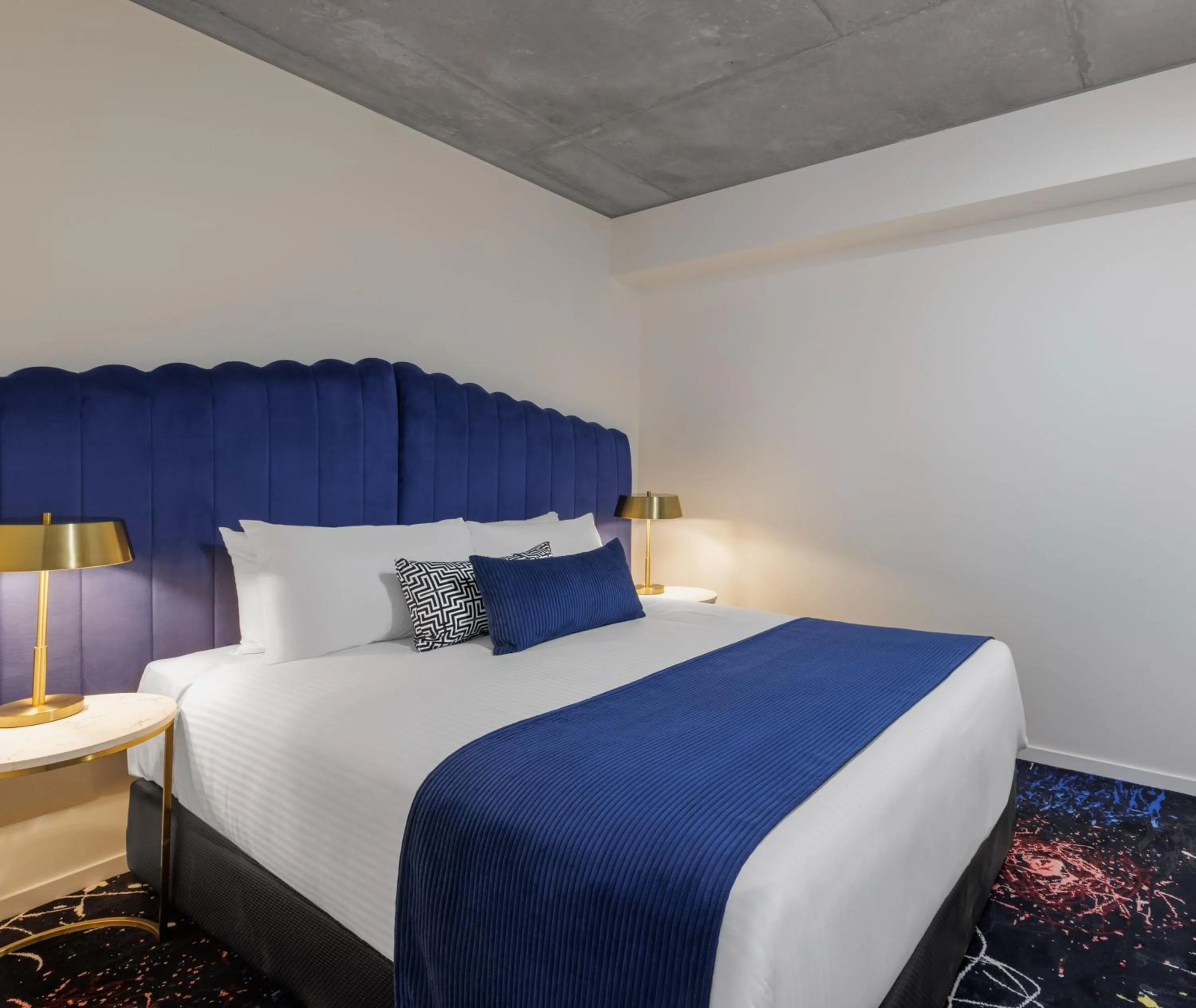 Bed in Oaks Melbourne St Kilda Road Hotel