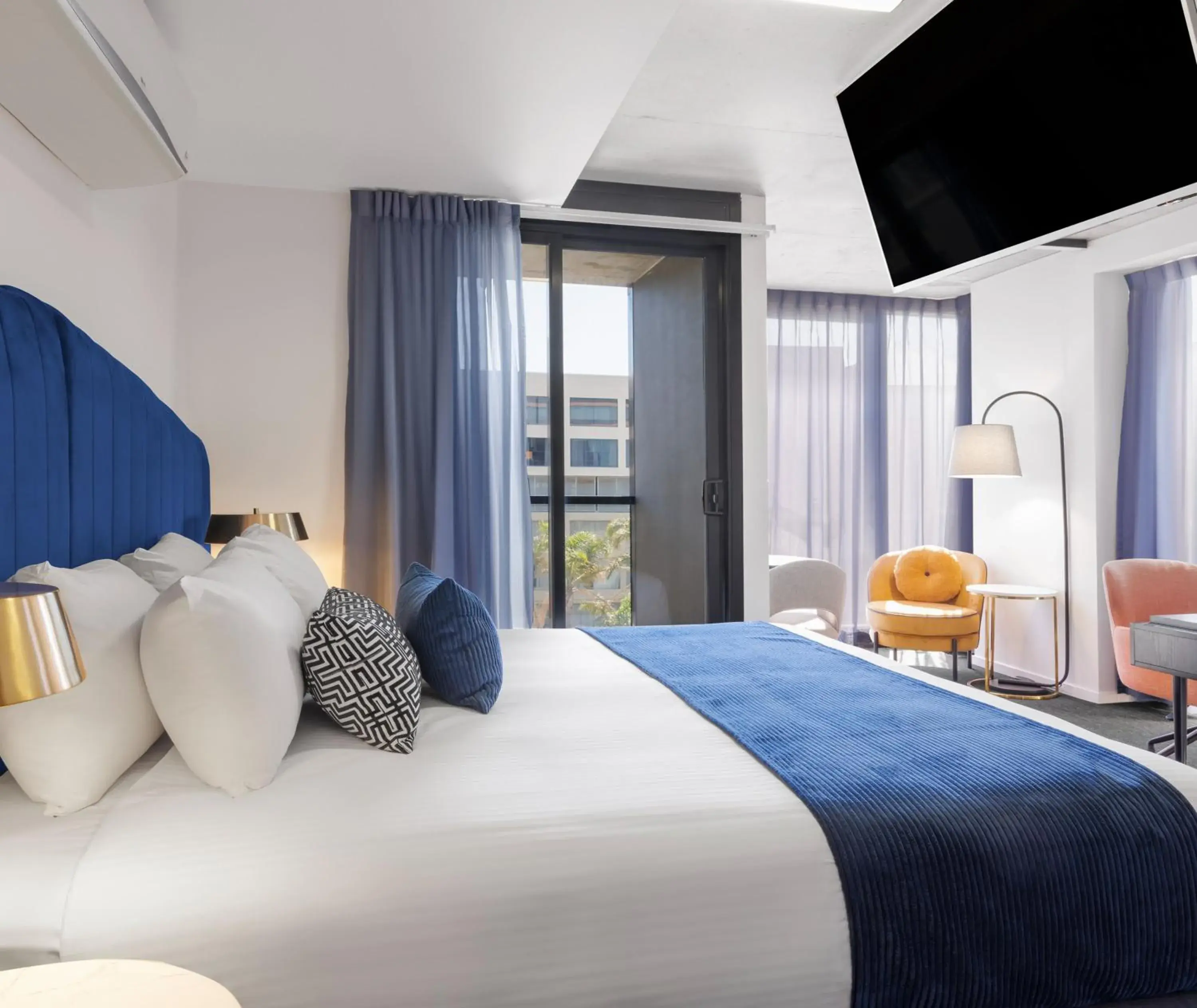 Bed in Oaks Melbourne St Kilda Road Hotel Bed in Oaks Melbourne St Kilda Road Hotel