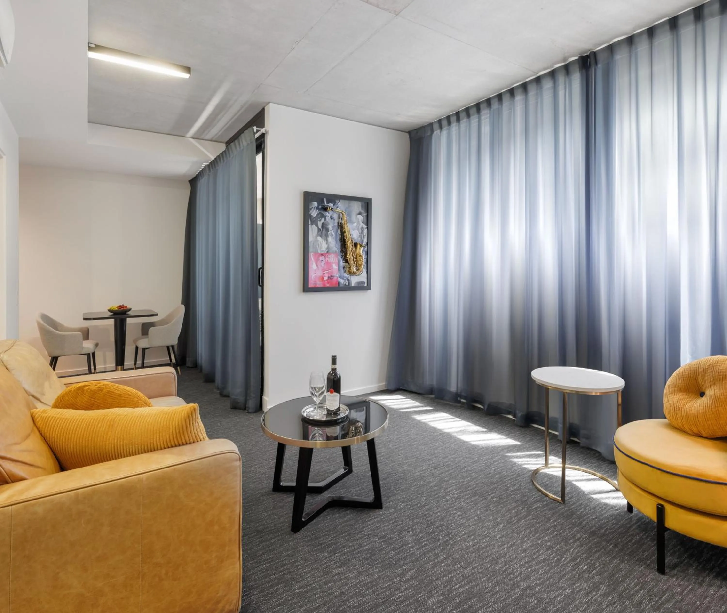 Living room in Oaks Melbourne St Kilda Road Hotel